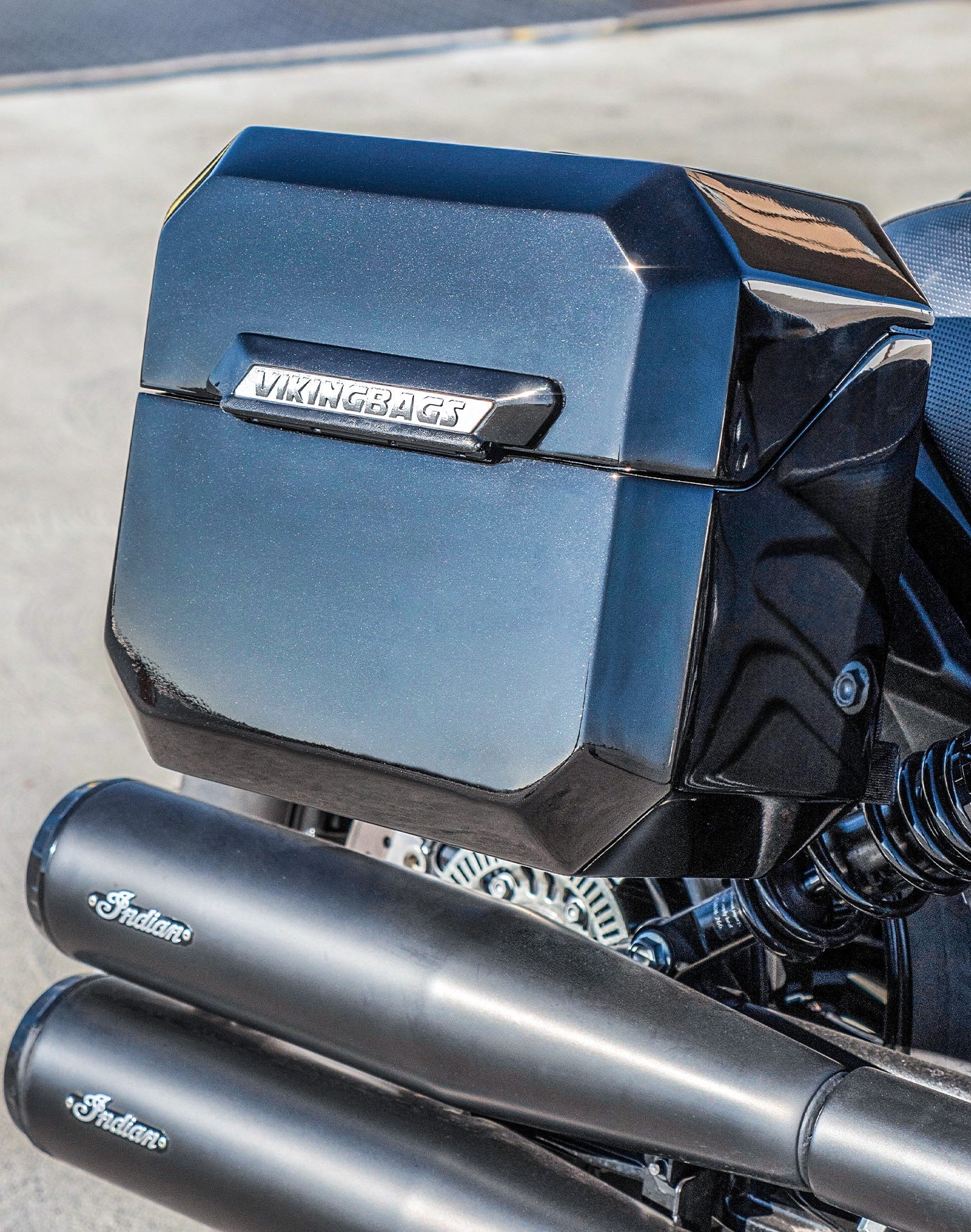 20L - Outlaw Quick-Mount Small Indian Scout Bobber Twenty Painted Hard Saddlebags Lifestyle