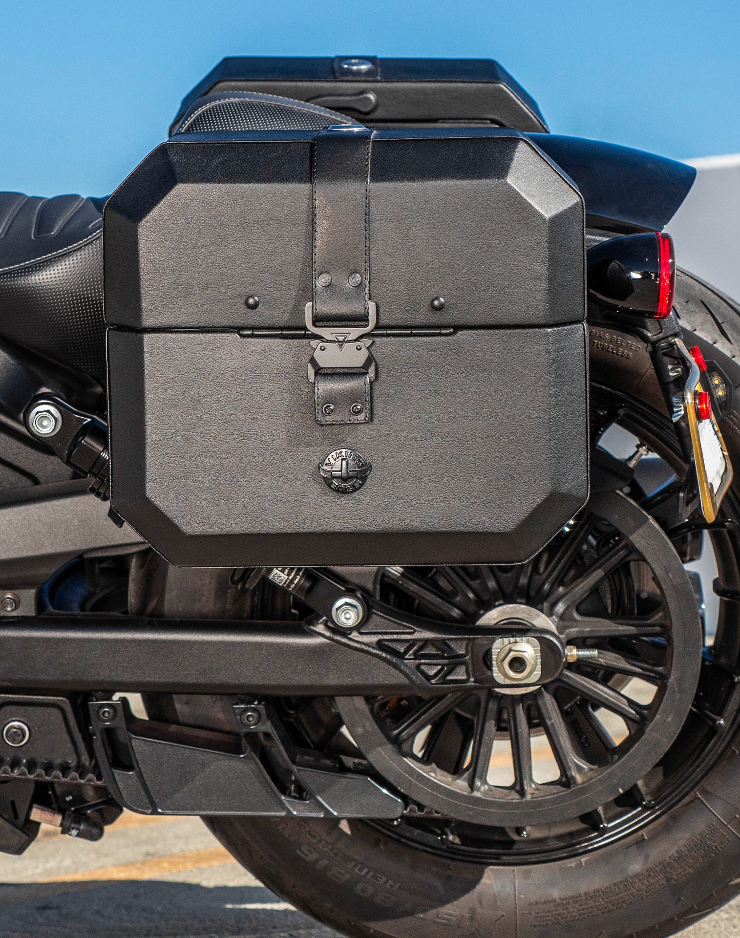 20L - Outlaw Quick-Mount Small Indian Scout Rogue Sixty Leather Wrapped Hard Saddlebags Life style 2