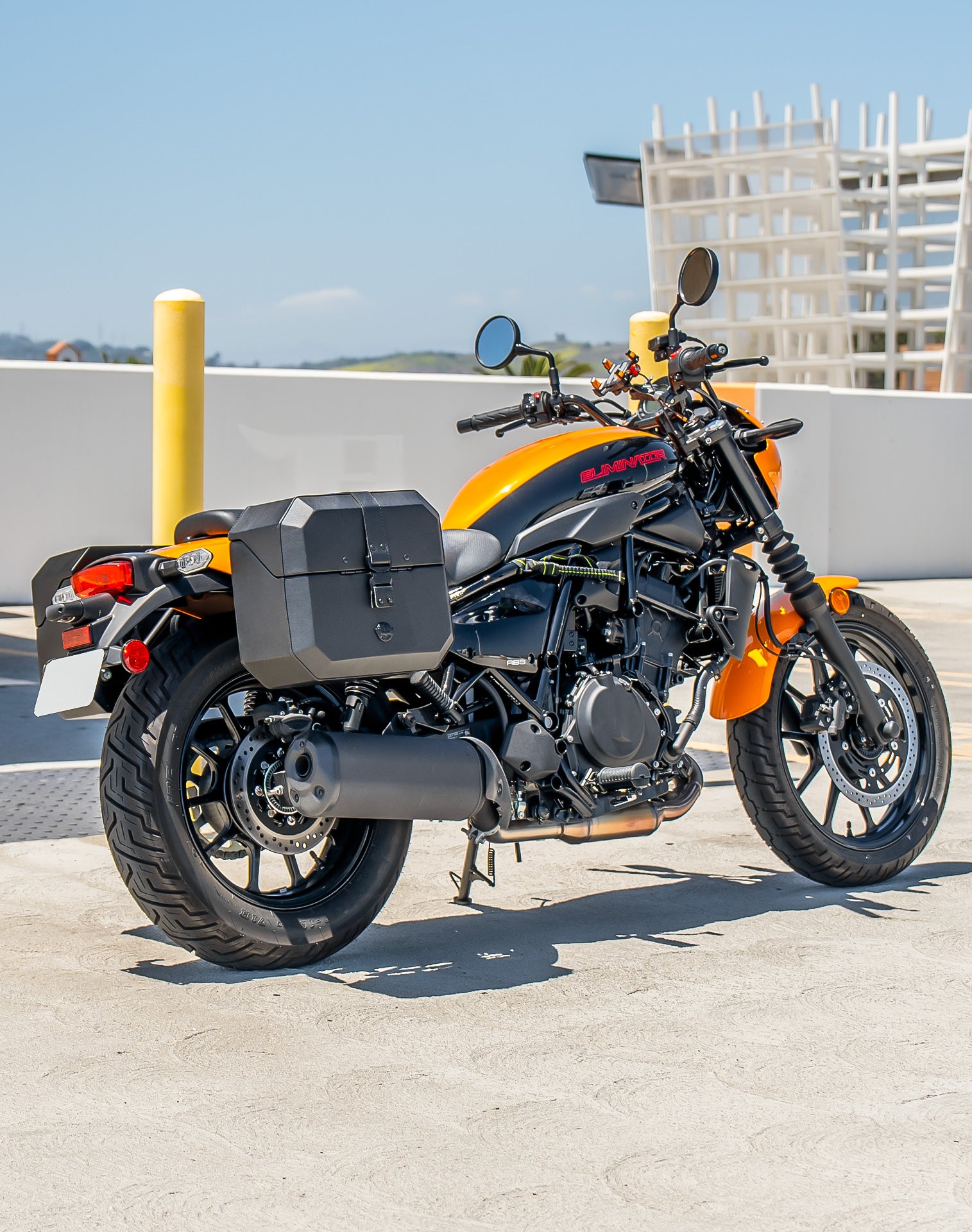 20L - Outlaw Quick-Mount Small Kawasaki Eliminator 450 Leather Wrapped Hard Saddlebags Life Style 1