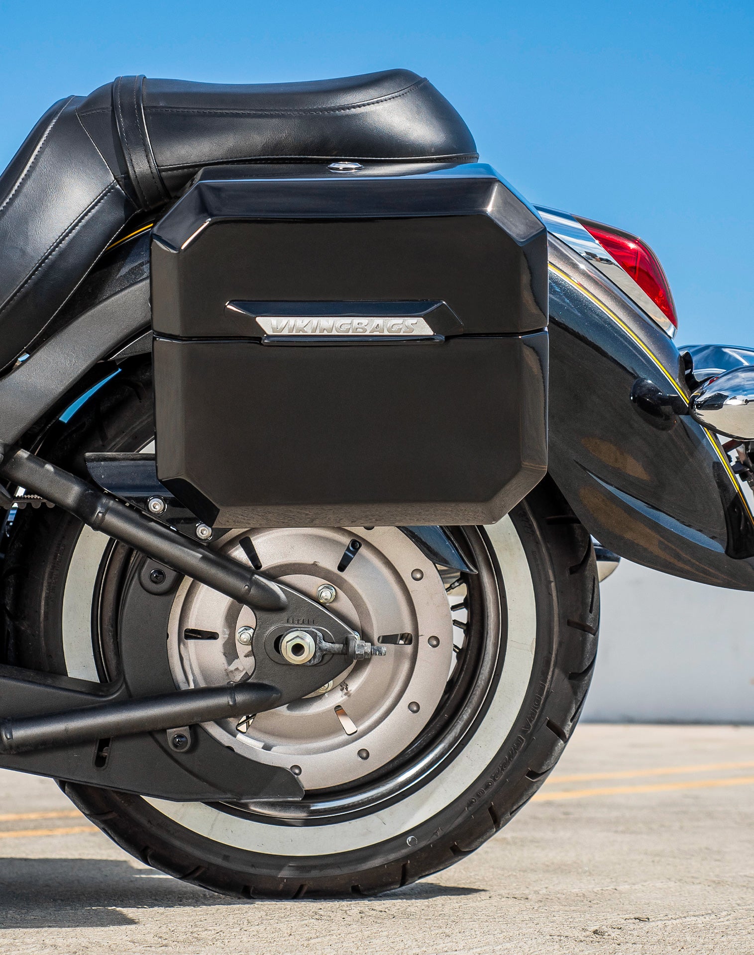 20L - Outlaw Quick-Mount Small Kawasaki Vulcan 900 Classic VN900 Painted Hard Saddlebags Life style 2