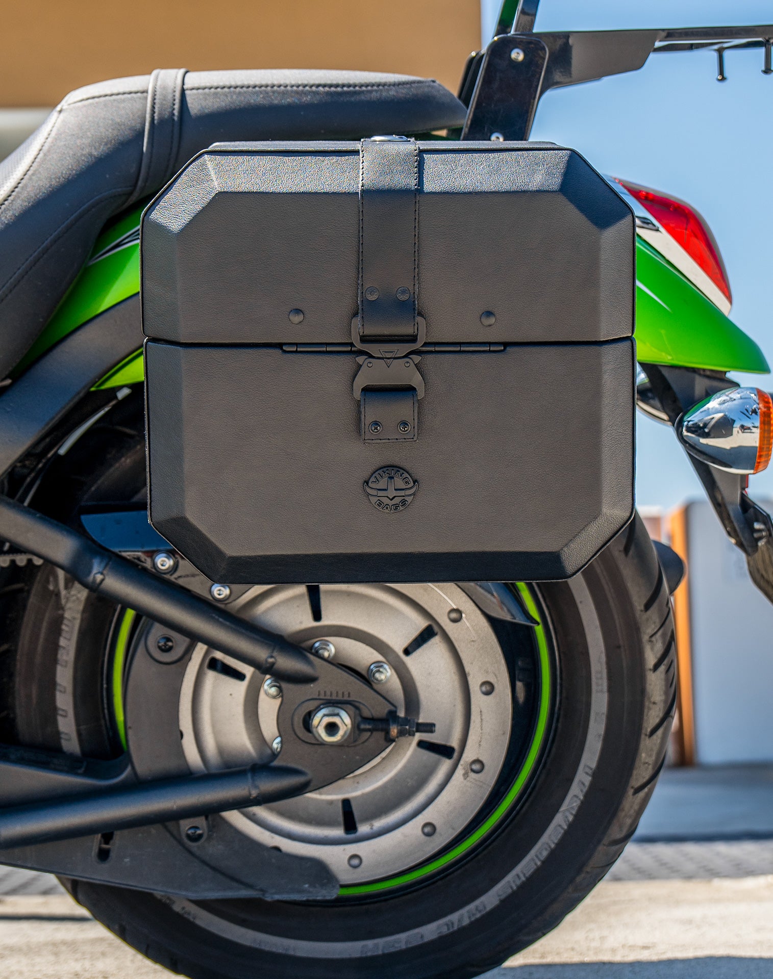 20L - Outlaw Quick-Mount Small Kawasaki Vulcan 900 Custom Leather Wrapped Hard Saddlebags Life Style 2