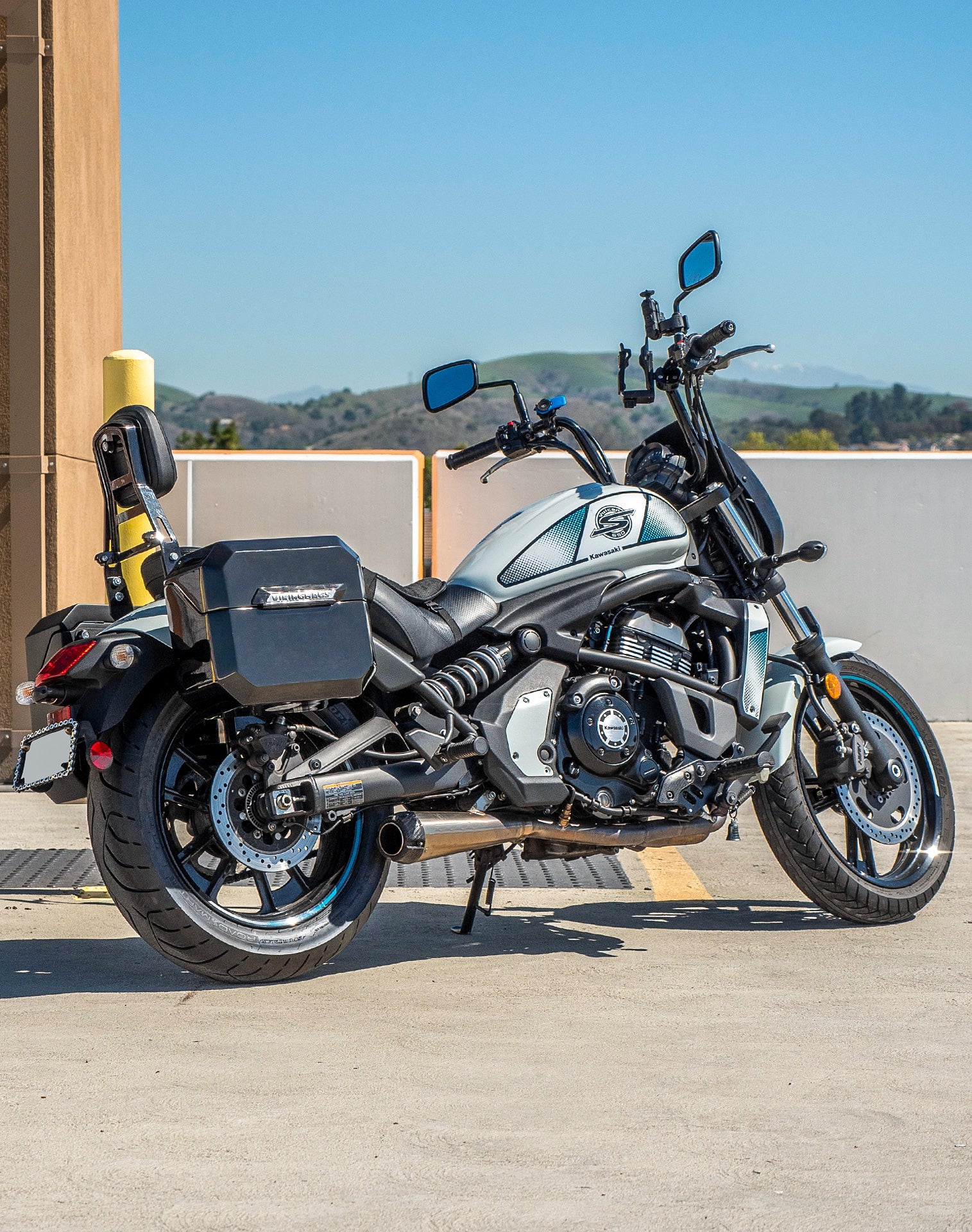 20L - Outlaw Quick-Mount Small Kawasaki Vulcan S Painted Hard Saddlebags Life style 1