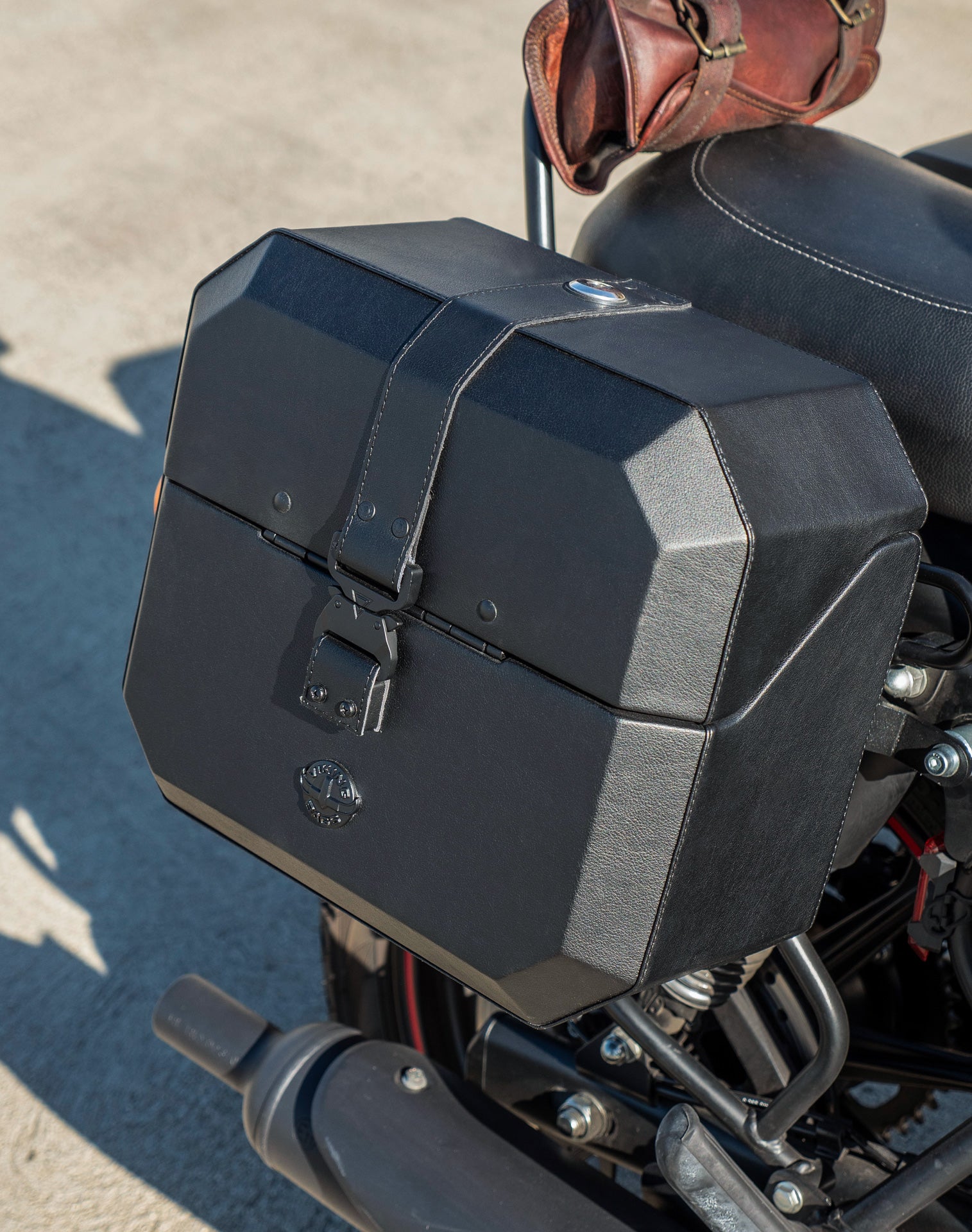 20L - Outlaw Quick-Mount Small Royal Enfield Classic 350 Leather Wrapped Hard Saddlebags Life Style 3