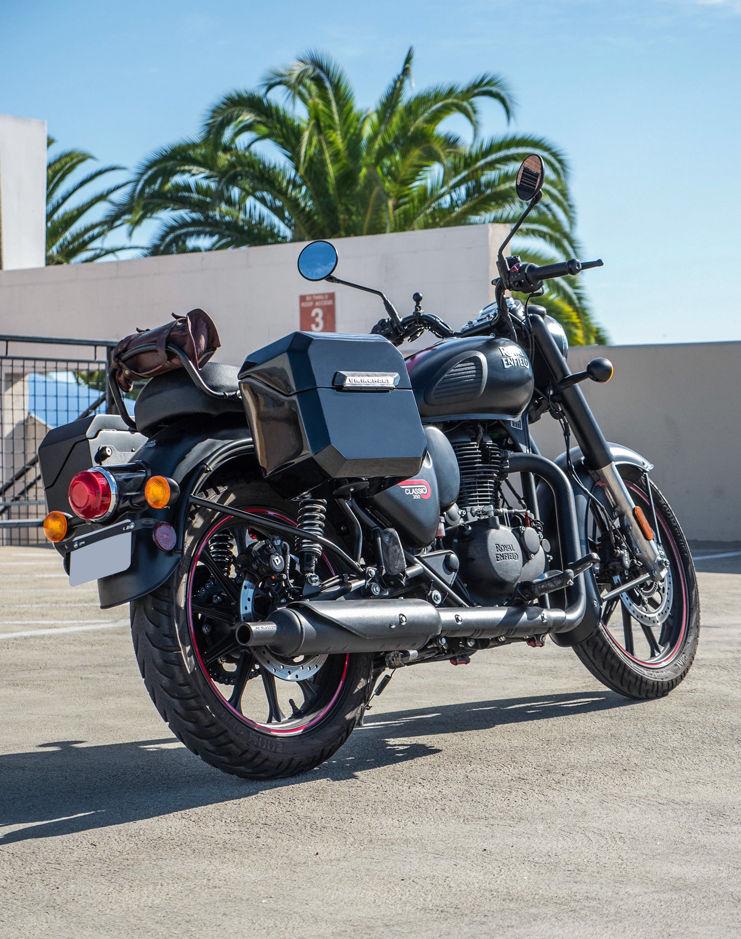 20L - Outlaw Quick-Mount Small Royal Enfield Classic 350 Painted Hard Saddlebags Life style 1