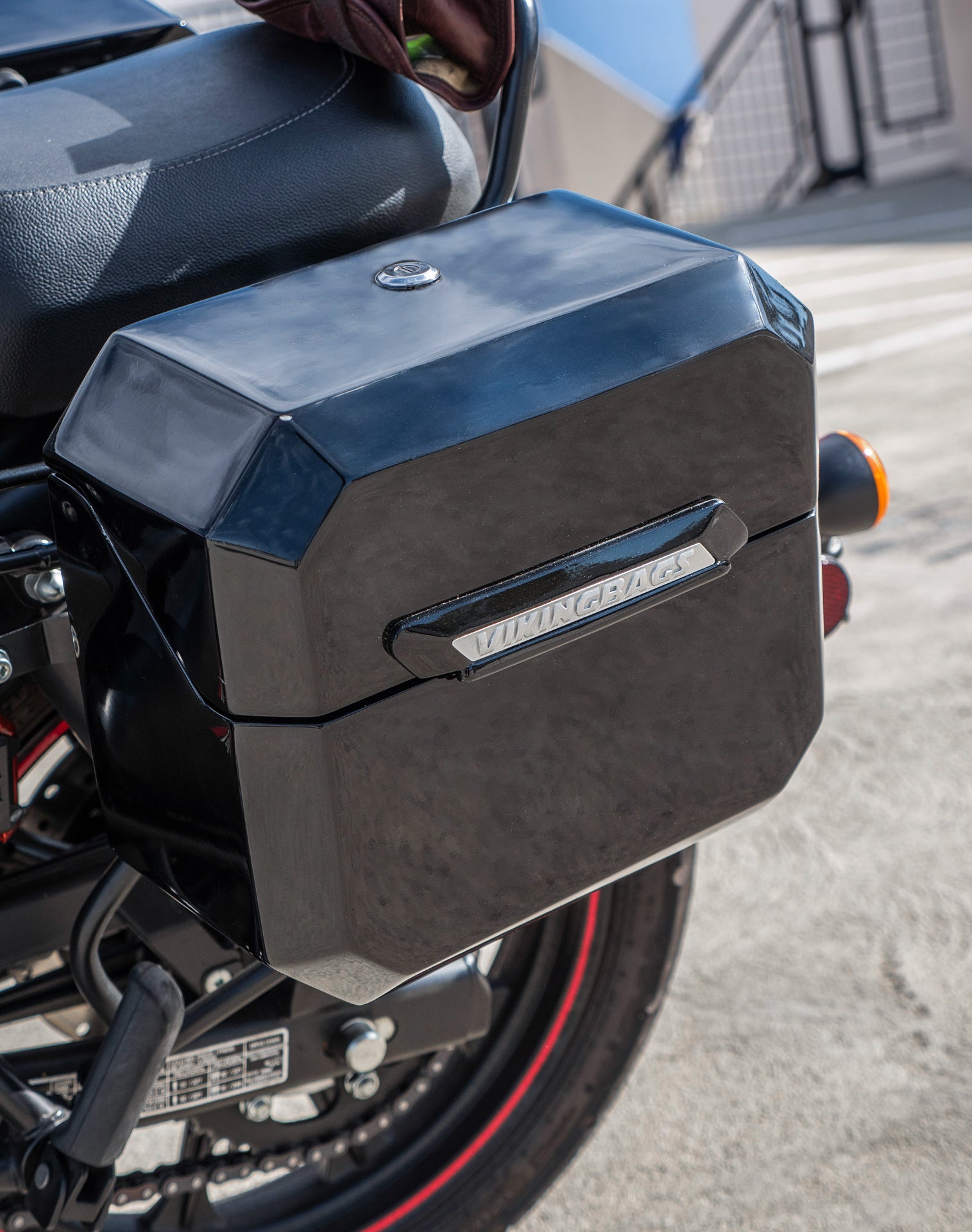 20L - Outlaw Quick-Mount Small Royal Enfield Classic 350 Painted Hard Saddlebags Life style 2