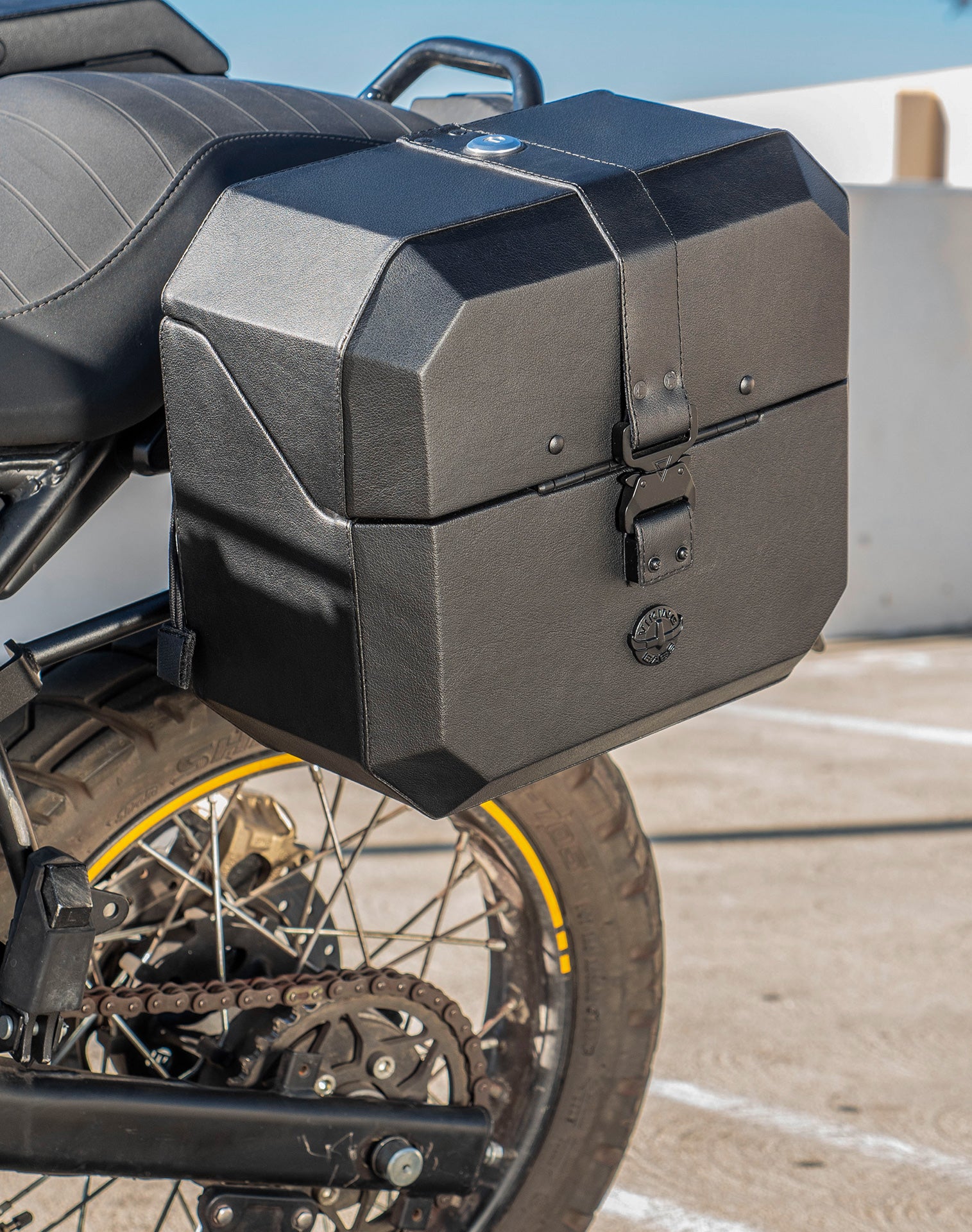 20L - Outlaw Quick-Mount Small Royal Enfield Scram 411 Leather Wrapped Hard Saddlebags Life style 2