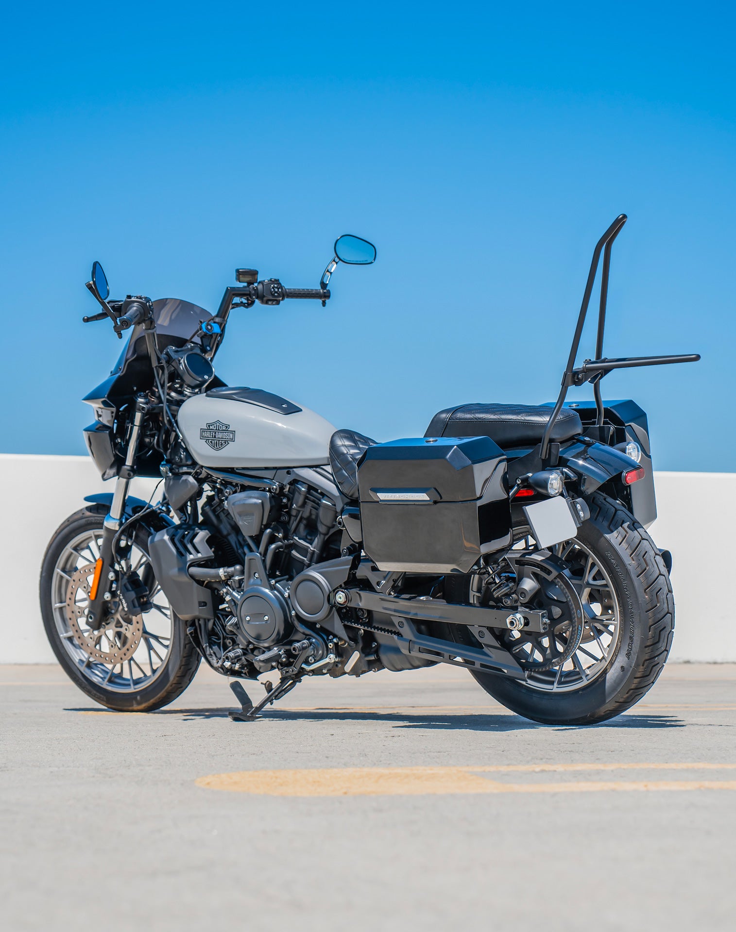 20L - Outlaw Quick-Mount Small Harley Nightster RH975/S Painted Saddlebags Lifestyle