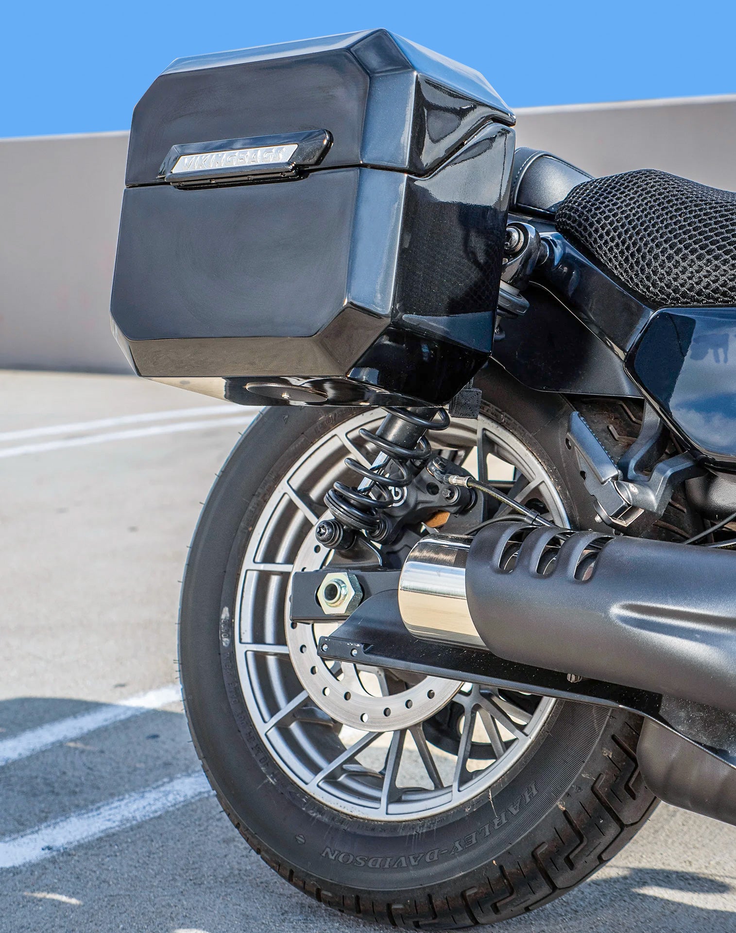 20L - Outlaw Quick-Mount Small Harley Nightster RH975/S Painted Saddlebags Lifestyle