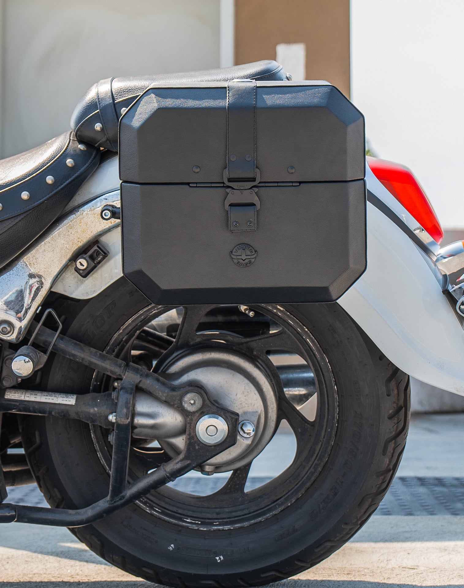 20L - Outlaw Quick-Mount Small Suzuki Boulevard C50 VL800 Leather Wrapped Hard Saddlebags Life Style 2