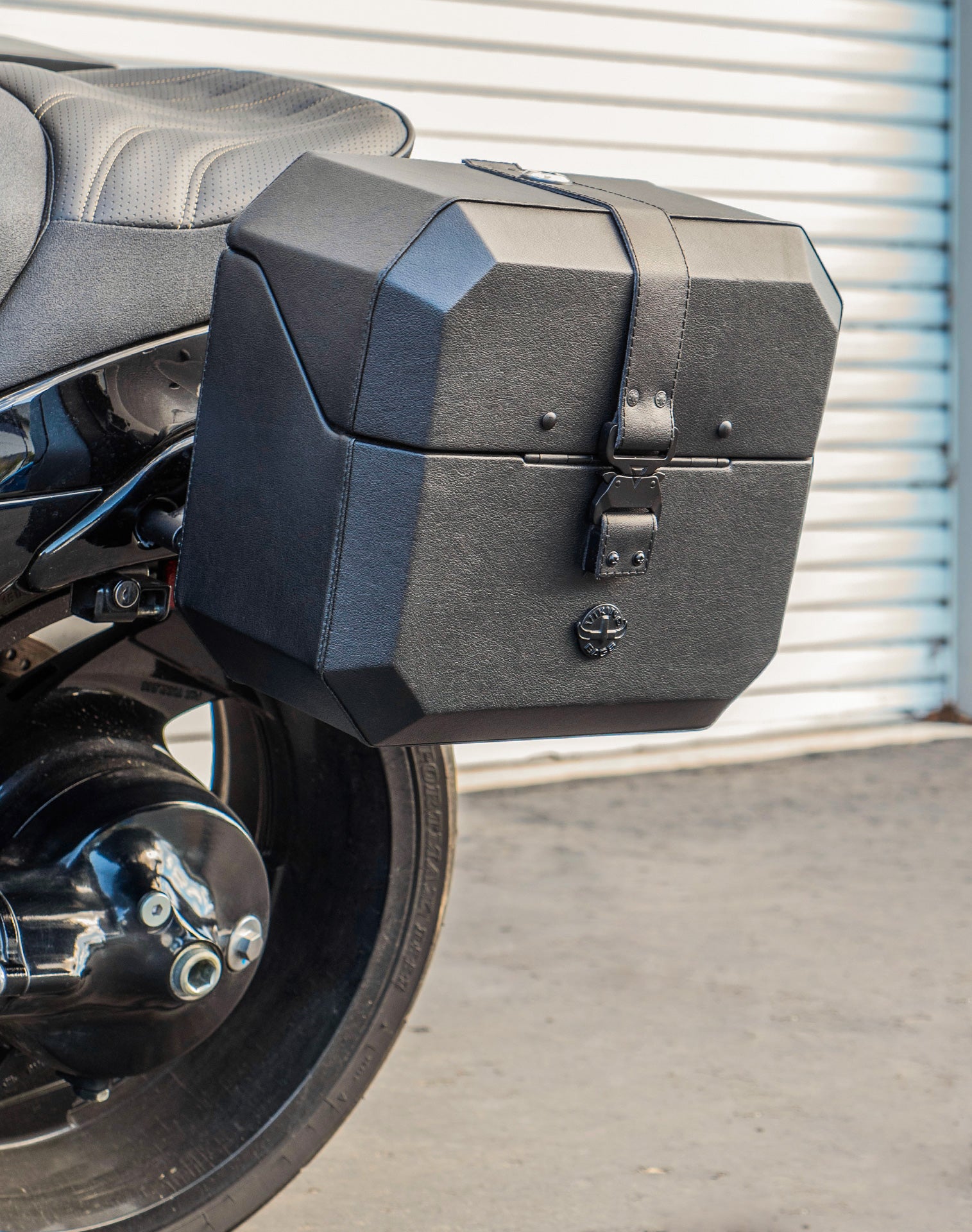 20L - Outlaw Quick-Mount Small Suzuki Boulevard M109 VZR1800 Leather Wrapped Hard Saddlebags Life Style 2