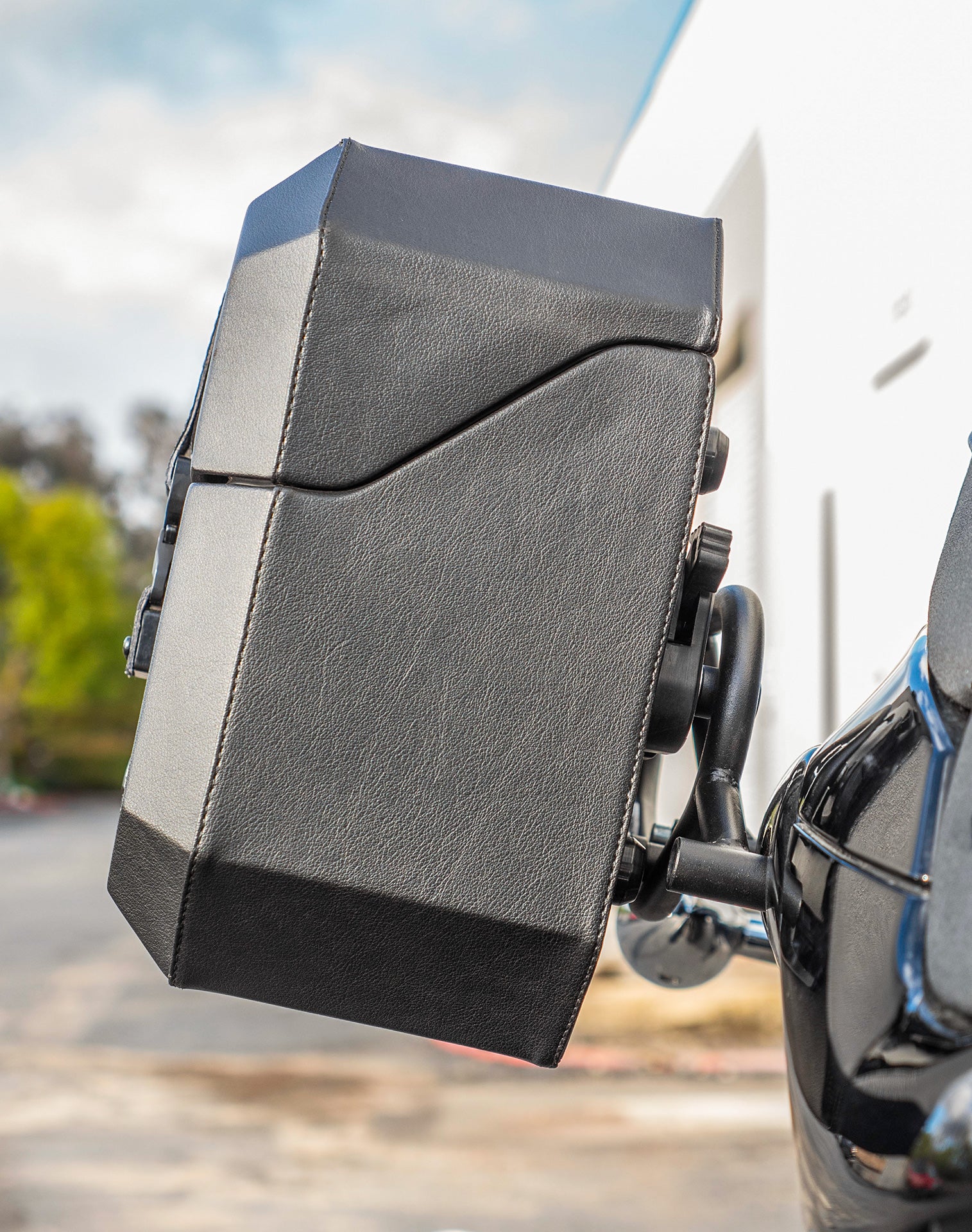 20L - Outlaw Quick-Mount Small Suzuki Boulevard M109 VZR1800 Leather Wrapped Hard Saddlebags Life Style 3