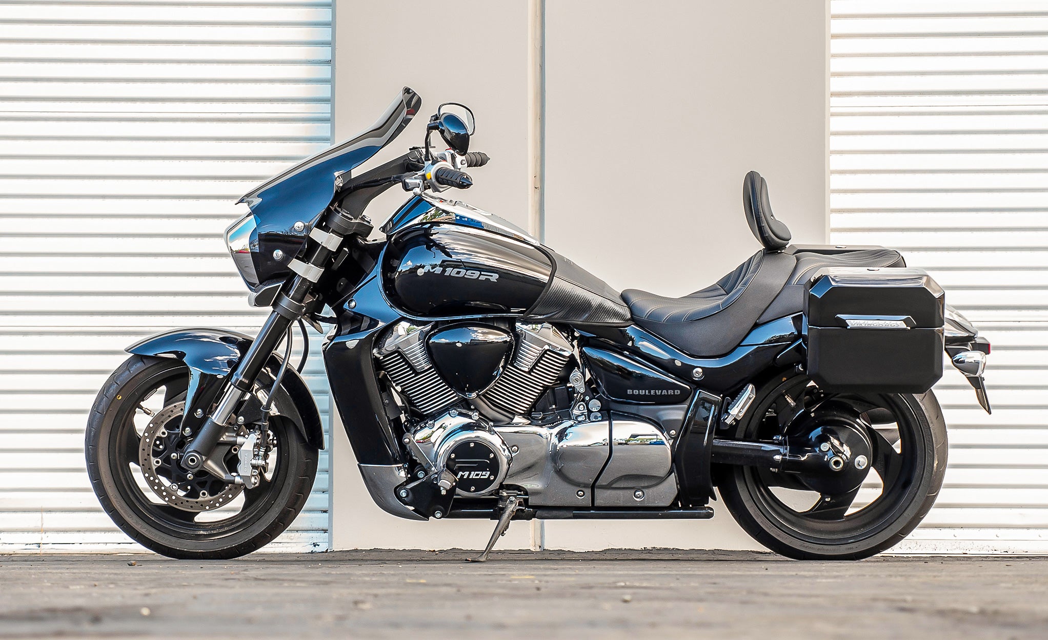 20L - Outlaw Quick-Mount Small Suzuki Boulevard M109 VZR1800 Painted Hard Saddlebags Life Style Photo @expand