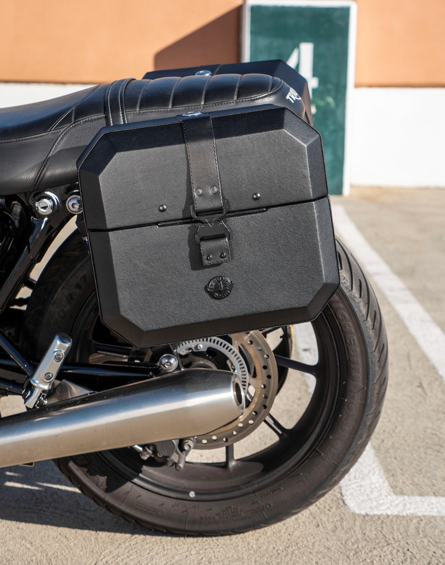 20L - Outlaw Quick-Mount Small Triumph Street Twin 900 Leather Wrapped Hard Saddlebags Life Style 2