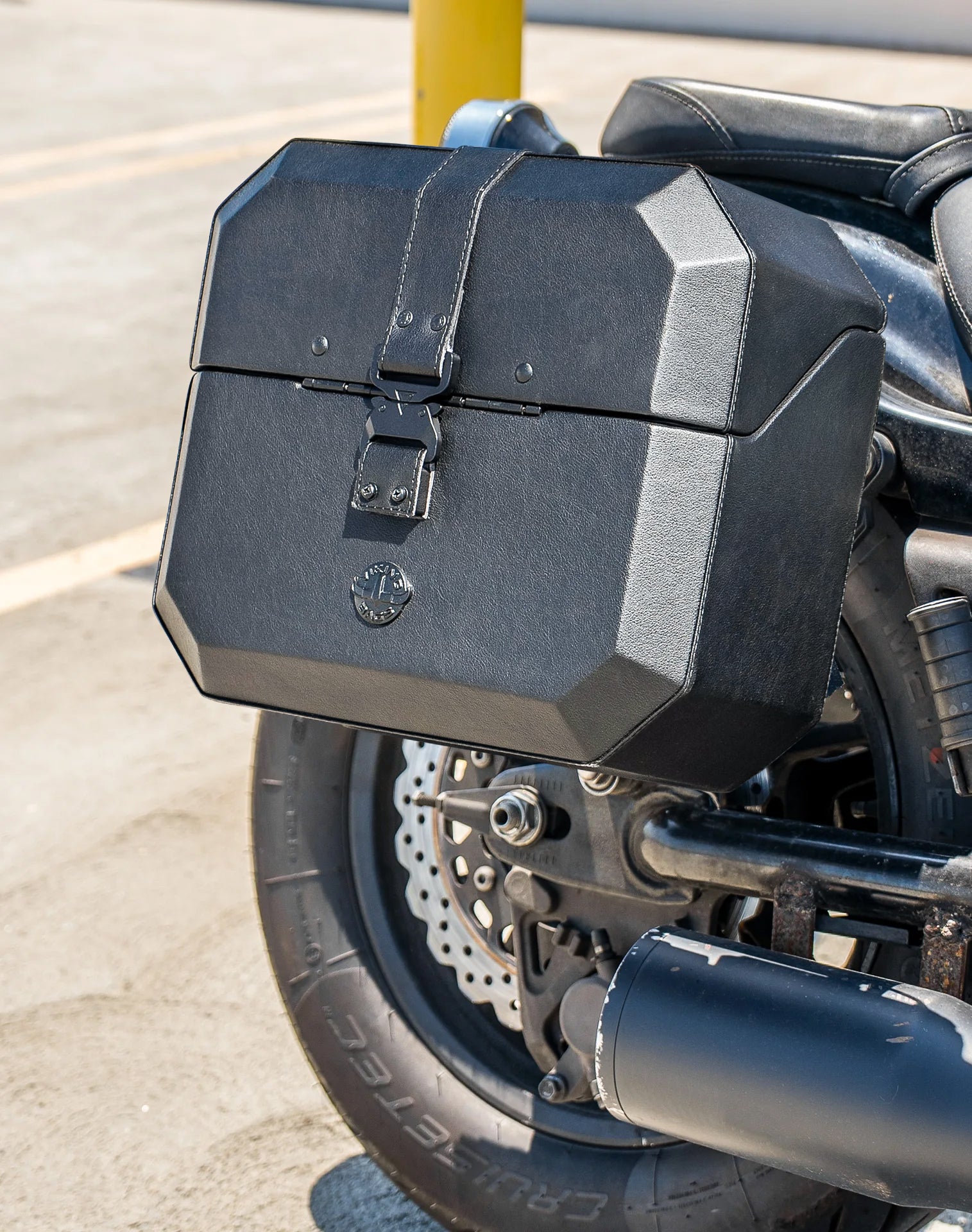 20L - Outlaw Quick-Mount Small Yamaha Bolt Specific Leather Wrapped Hard Saddlebags Life Style 3