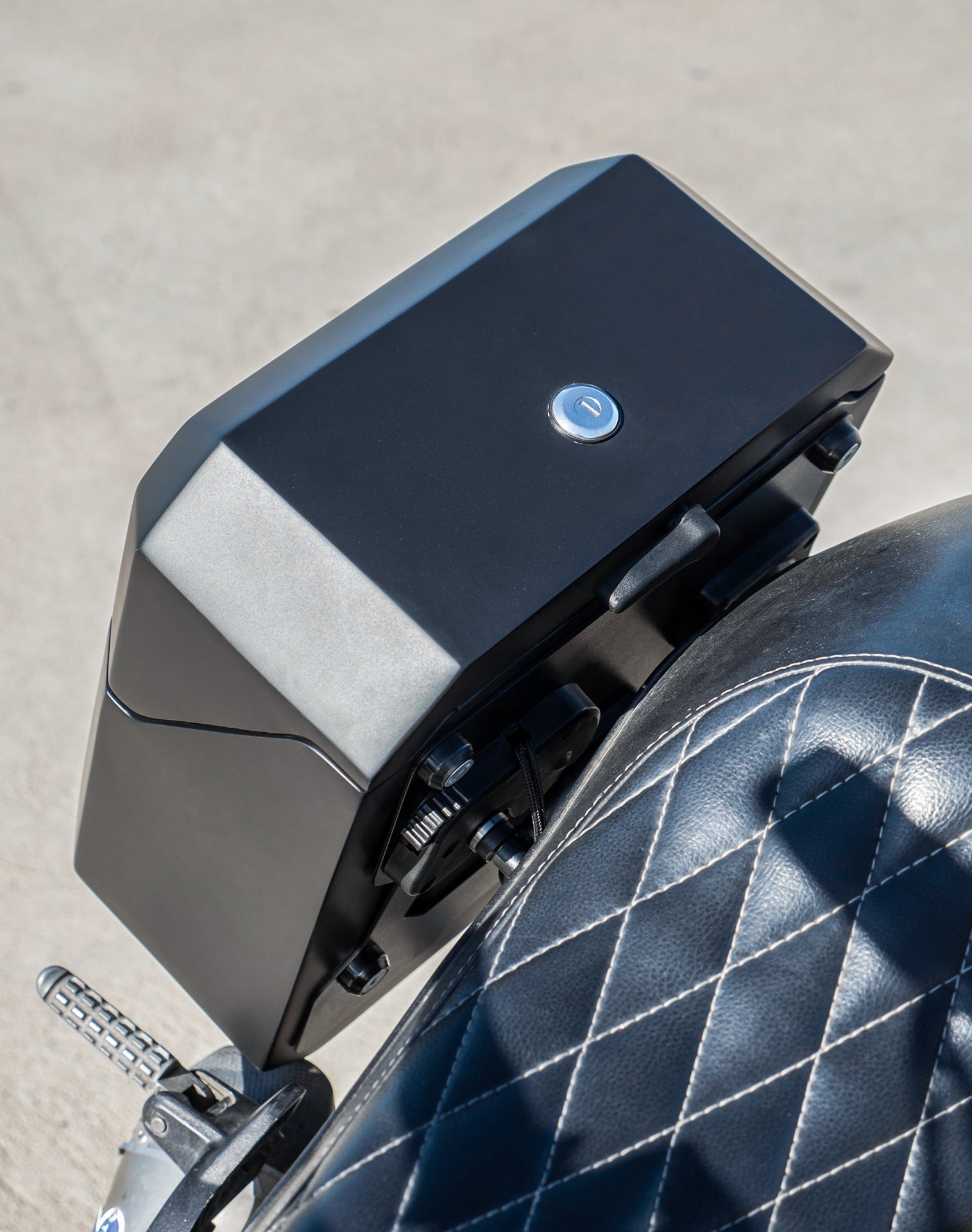 30L - Outlaw Quick-Mount Medium Ducati Scrambler (2014-17) Matte Hard Saddlebags Life style 3