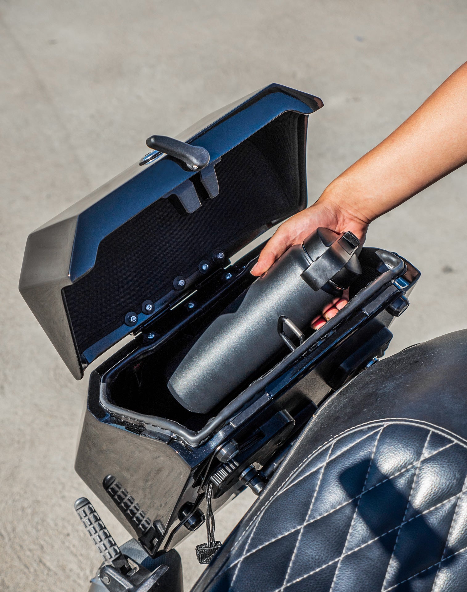 30L - Outlaw Quick Mount Medium Ducati Scrambler (2014-17) Painted Hard Saddlebags Life style 4