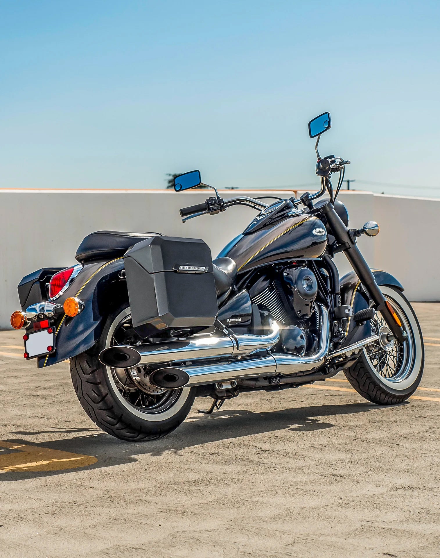 30L - Outlaw Quick Mount Medium Kawasaki Vulcan 900 Classic VN900 Painted Hard Saddlebags Life style 1