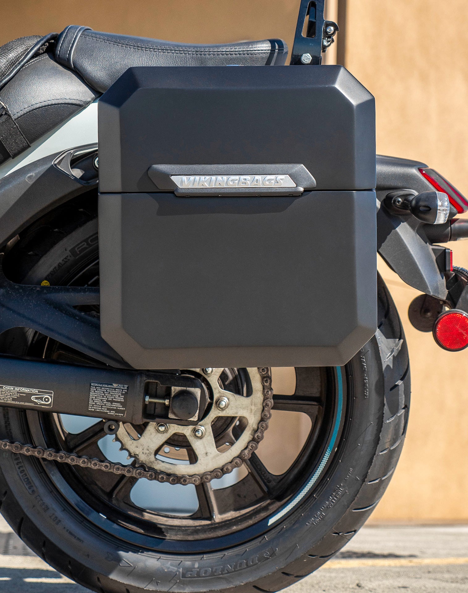 30L - Outlaw Quick-Mount Medium Kawasaki Vulcan S Matte Hard Saddlebags Life style 2