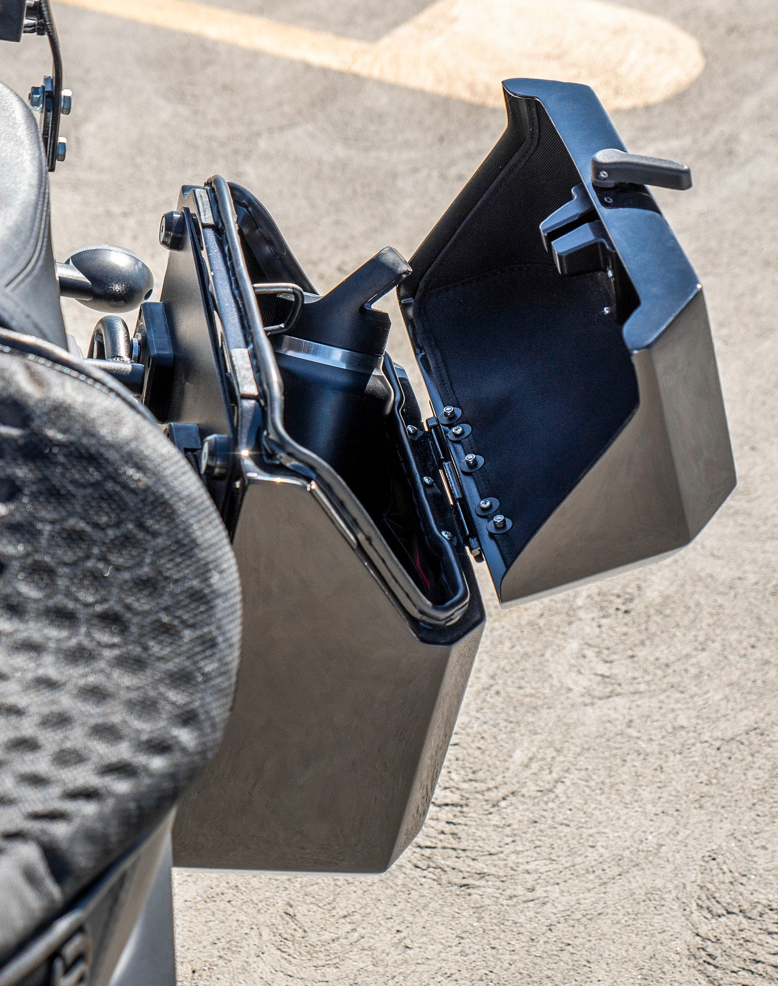 30L - Outlaw Quick Mount Medium Kawasaki Vulcan S Painted Hard Saddlebags Life style 4