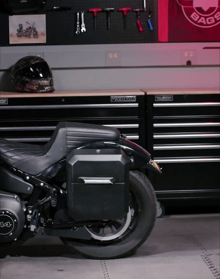 30L - Outlaw Quick-Mount Medium Kawasaki W800 Matte Hard Saddlebags GIF