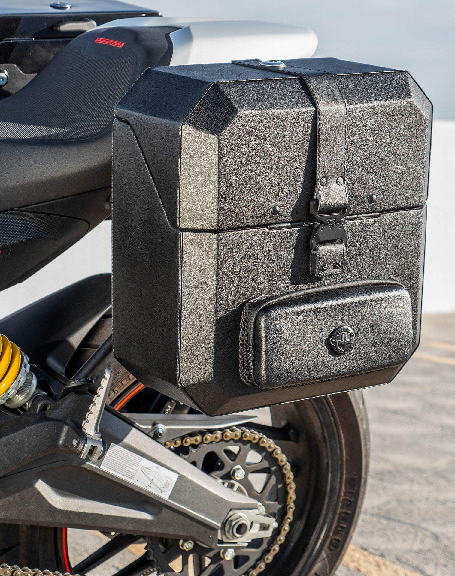 30L - Outlaw Quick-Mount Medium Ducati Monster 797 Hard Saddlebags Life style 2