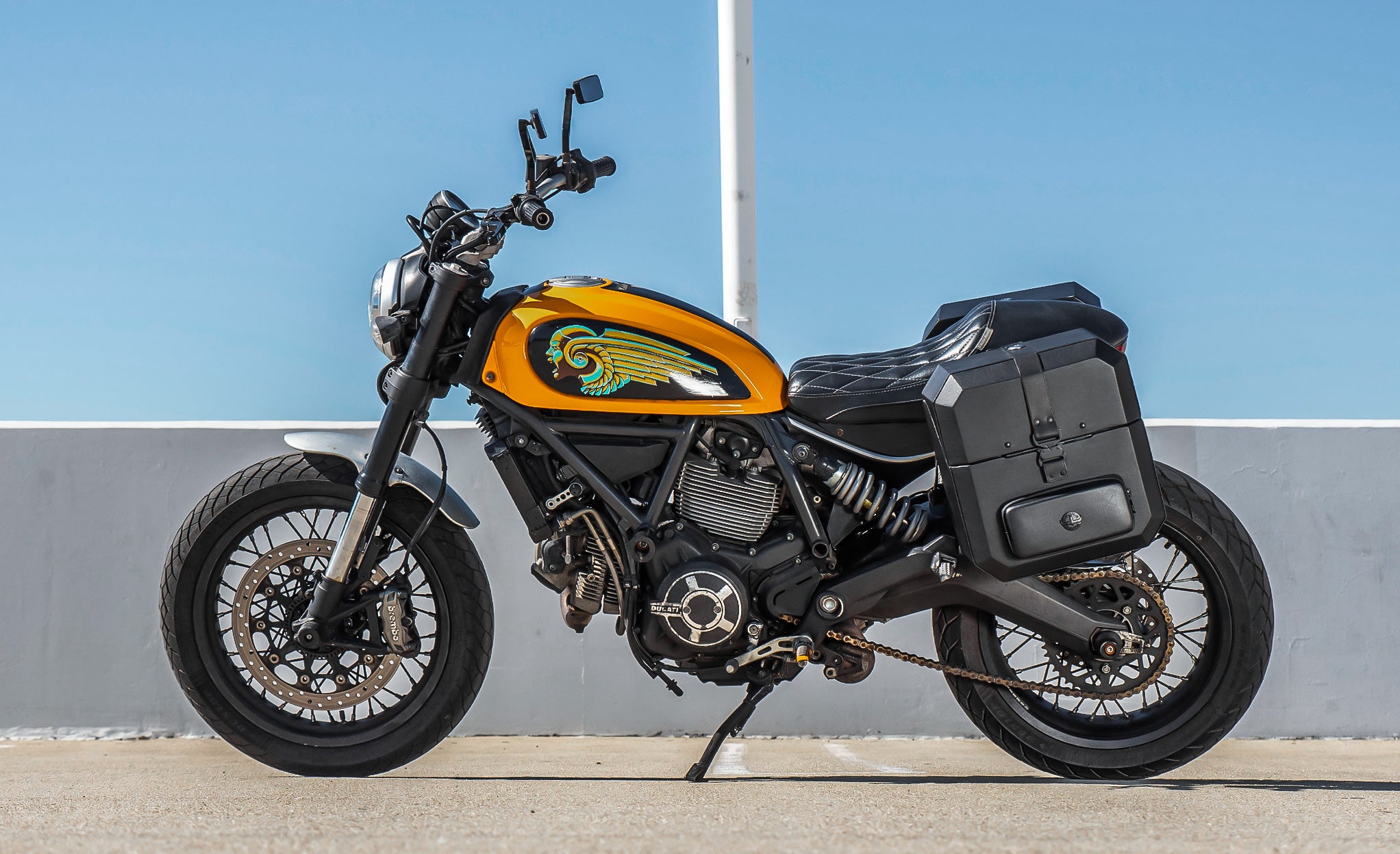 30L - Outlaw Quick-Mount Medium Ducati Scrambler (2014-17) Hard Saddlebags Life Style Photo @expand