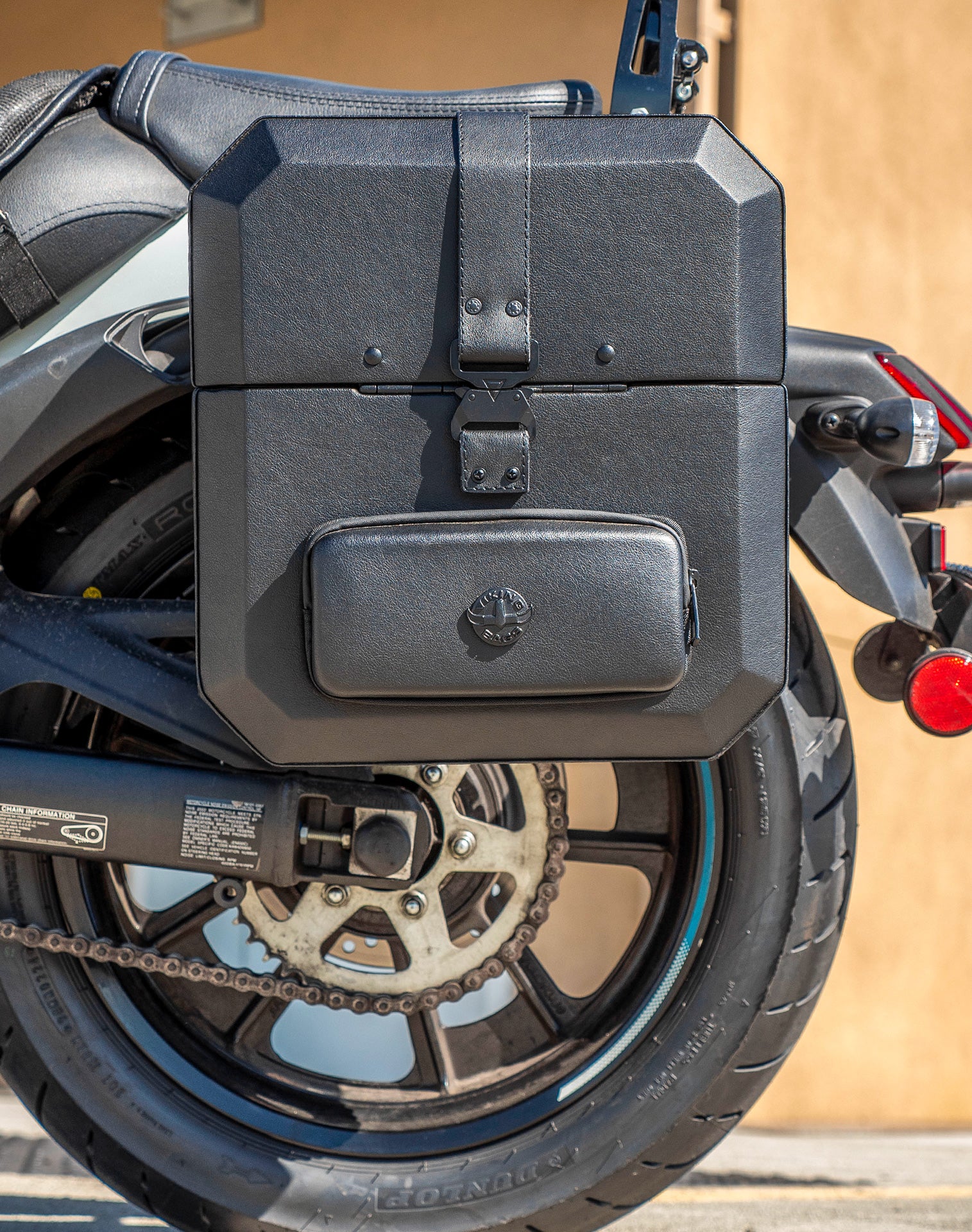 30L - Outlaw Quick-Mount Medium Kawasaki Vulcan S Hard Saddlebags Life style 2