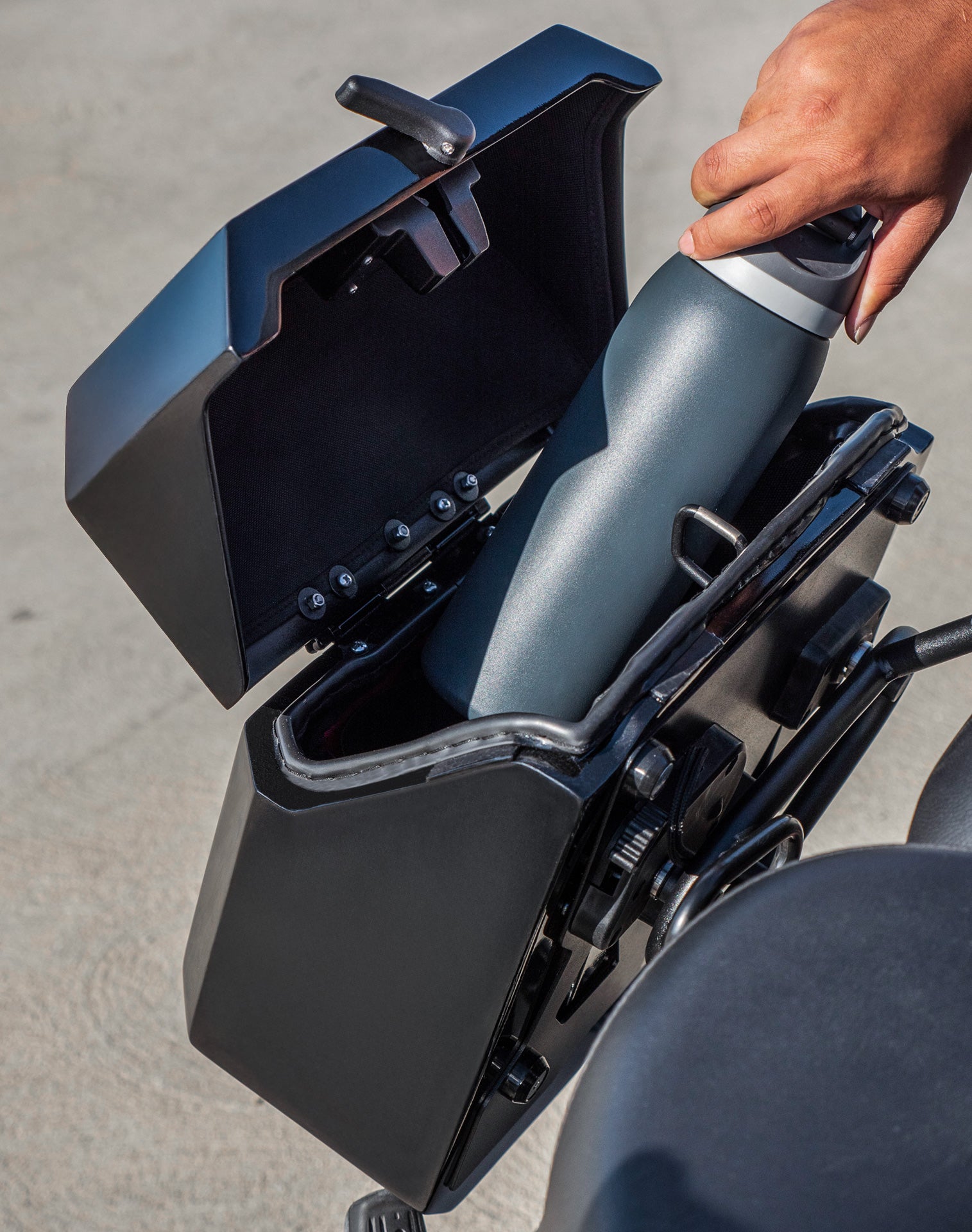 30L - Outlaw Quick Mount Medium Royal Enfield Classic 350 Painted Hard Saddlebags Life style 4