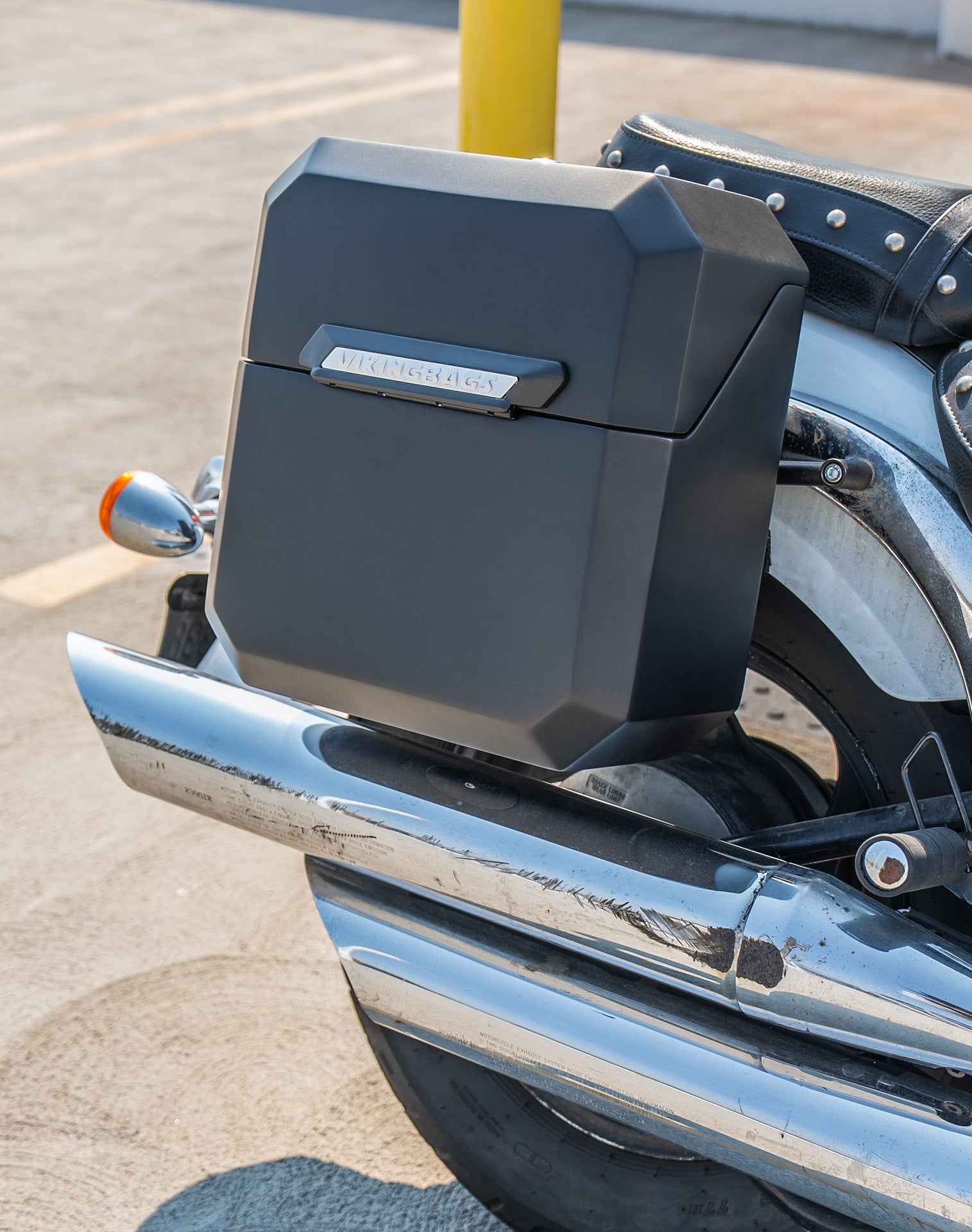 30L - Outlaw Quick-Mount Medium Suzuki Boulevard C50 VL800 Matte Hard Saddlebags Life style 3