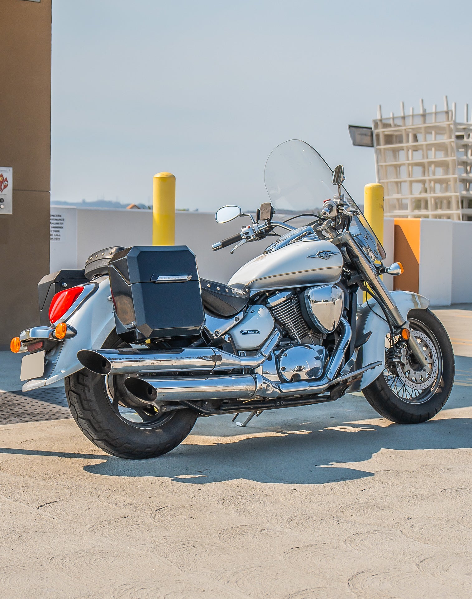 30L - Outlaw Quick Mount Medium Suzuki Boulevard C50 VL800 Painted Hard Saddlebags Life style 1