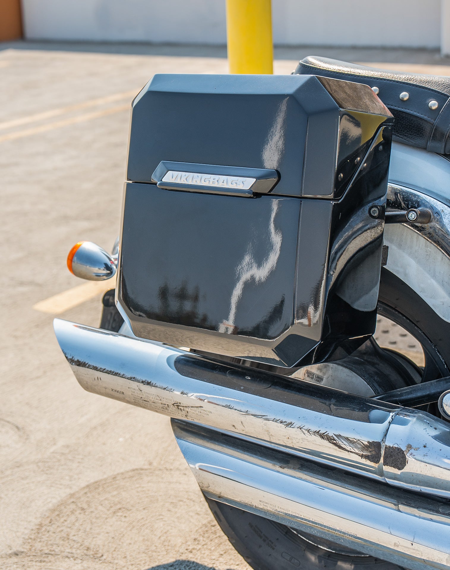 30L - Outlaw Quick Mount Medium Suzuki Boulevard C50 VL800 Painted Hard Saddlebags Life style 3