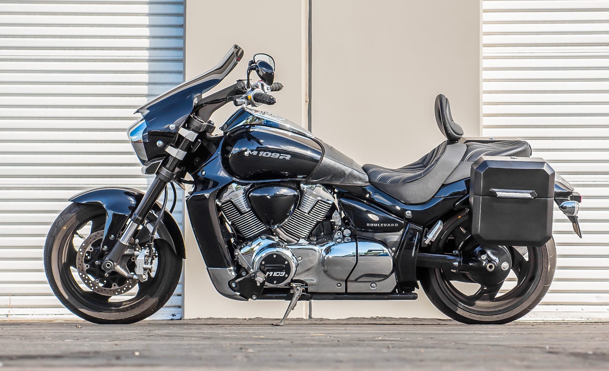 30L - Outlaw Quick-Mount Medium Suzuki Boulevard M109 VZR1800 Matte Hard Saddlebags Life Style Photo @expand