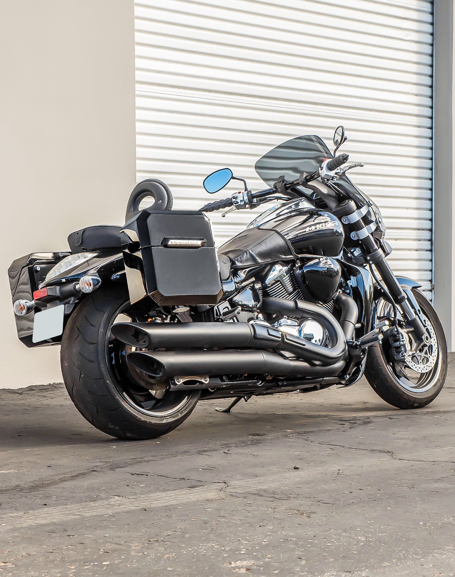 30L - Outlaw Quick Mount Medium Suzuki Boulevard M109 VZR1800 Painted Hard Saddlebags Life style 1