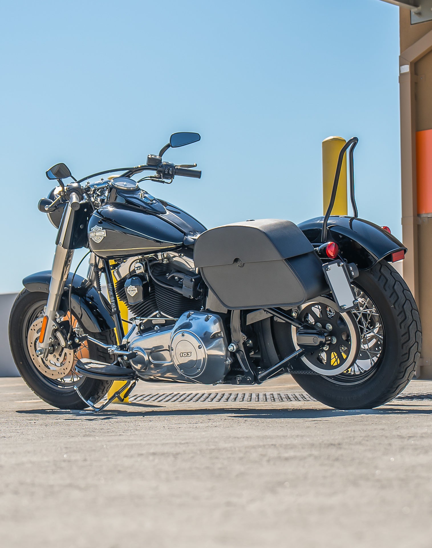 28L - Panzer Quick-Mount Medium Harley Softail Slim FLS Leather Saddlebags Life Style 1