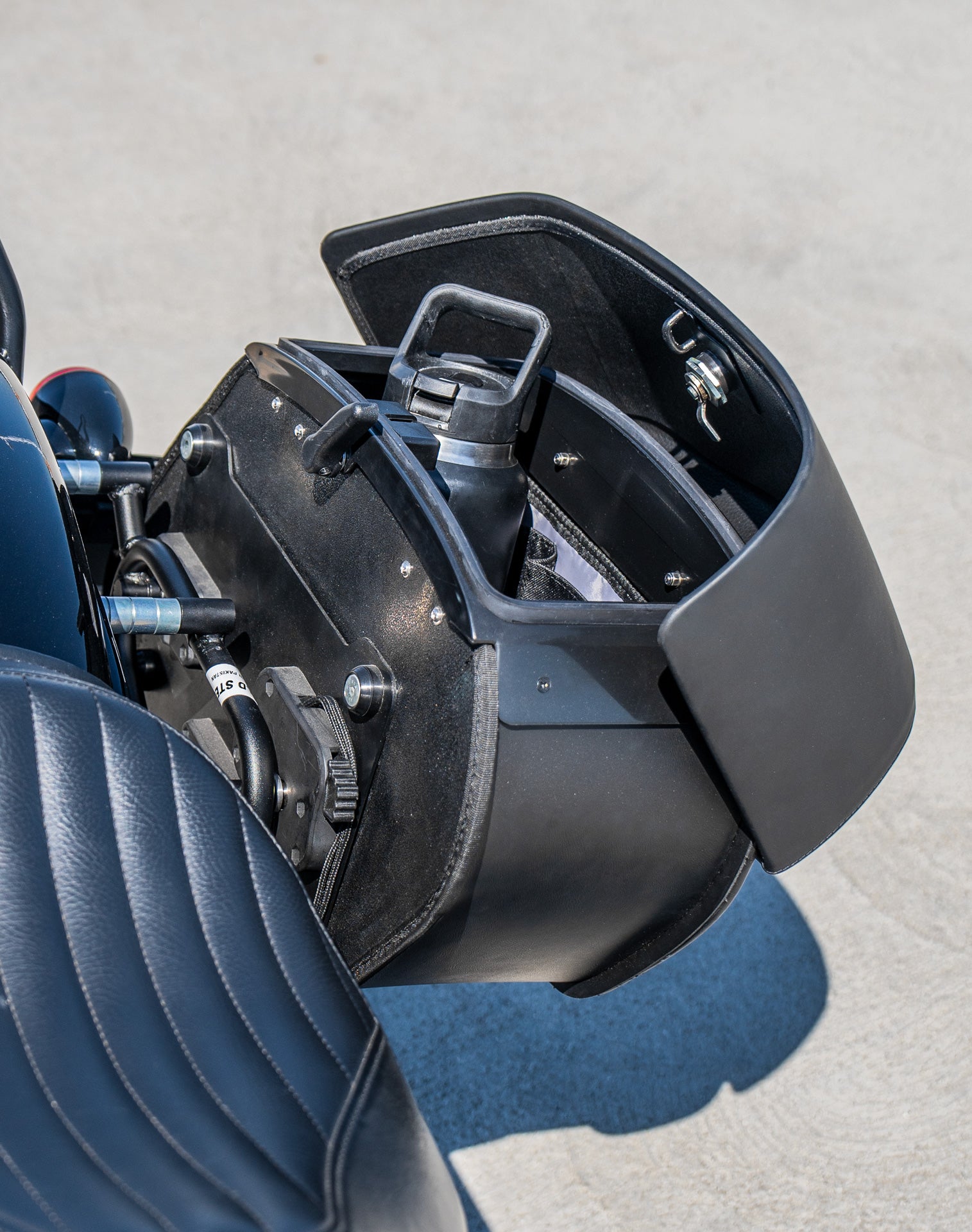 28L - Panzer Quick-Mount Medium Harley Softail Slim FLS Leather Saddlebags Life Style 4