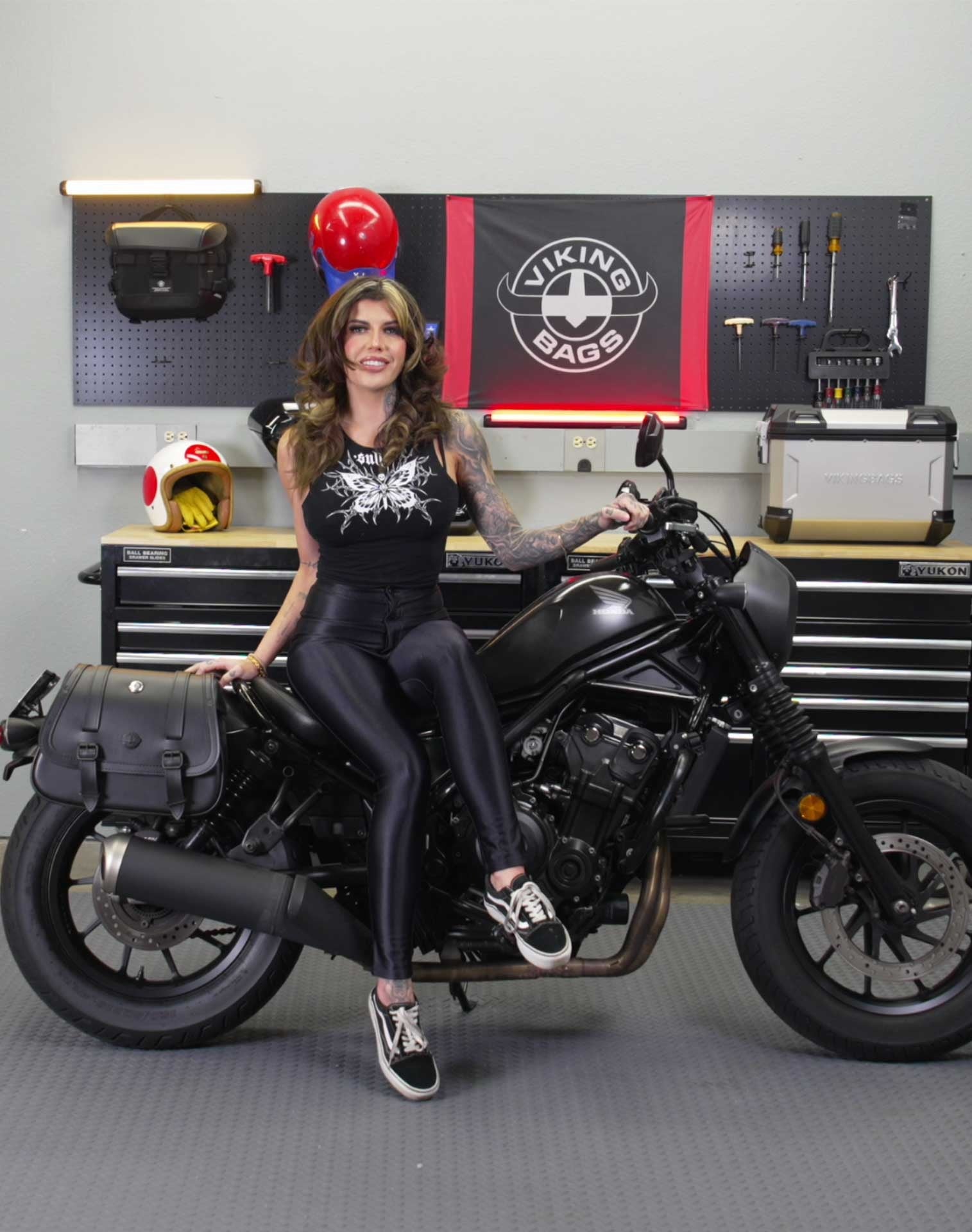 25L - SpiritBlade Medium Honda Rebel 500/ABS CMX500 Leather Motorcycle Saddlebags Demo Video