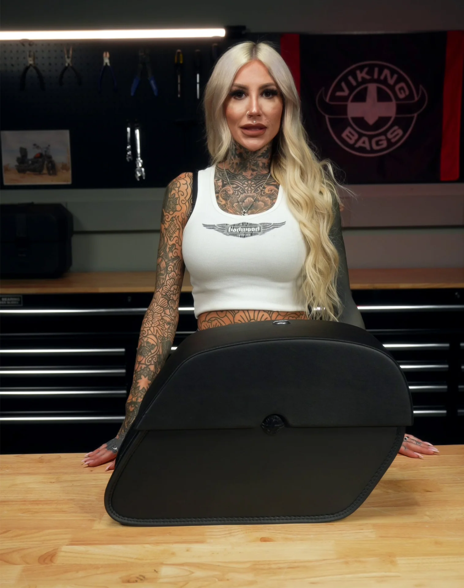 28L - Panzer Quick-Mount Medium Indian Scout Bobber Motorcycle Saddlebags Video