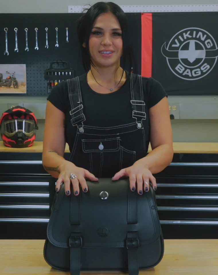 25L - SpiritBlade Large Indian Sport Scout Leather Motorcycle Saddlebags Demo Video