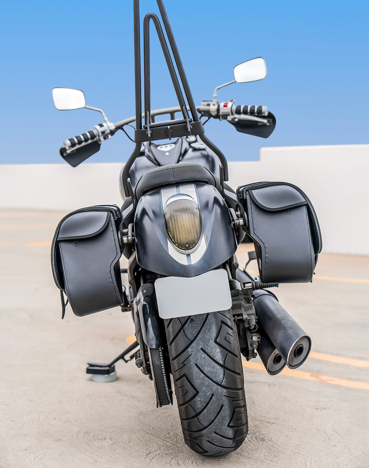 25L - SpiritBlade Medium Kawasaki Vulcan 900 Custom Motorcycle Leather Saddlebags Vertical Lifestyle