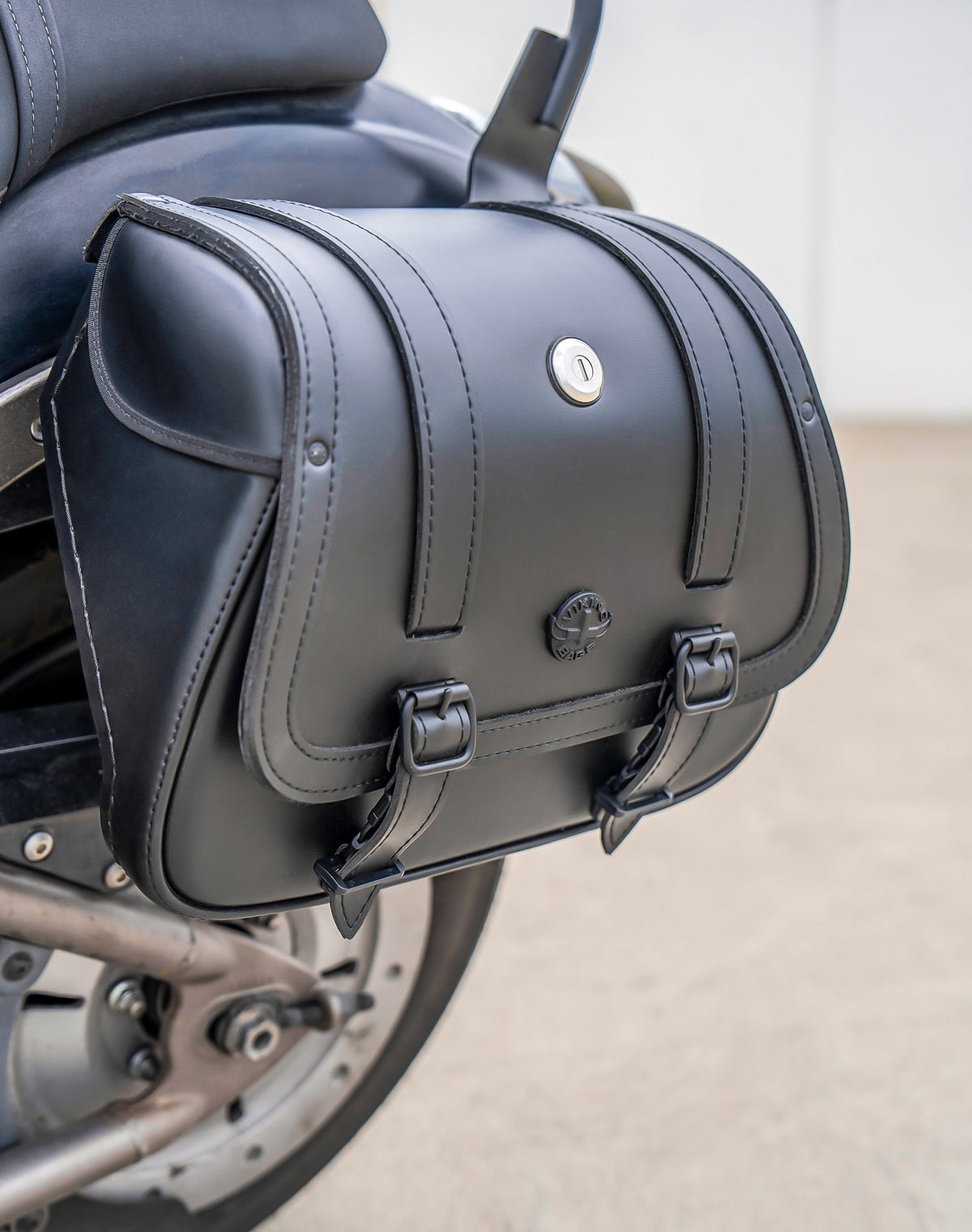 25L - SpiritBlade Medium Kawasaki Vulcan 900 Custom Motorcycle Leather Saddlebags Vertical Lifestyle