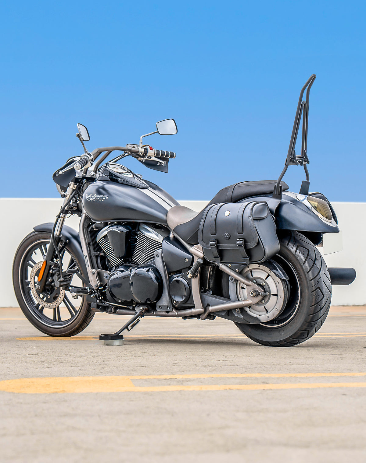 25L - SpiritBlade Medium Kawasaki Vulcan 900 Custom Motorcycle Leather Saddlebags Vertical Lifestyle