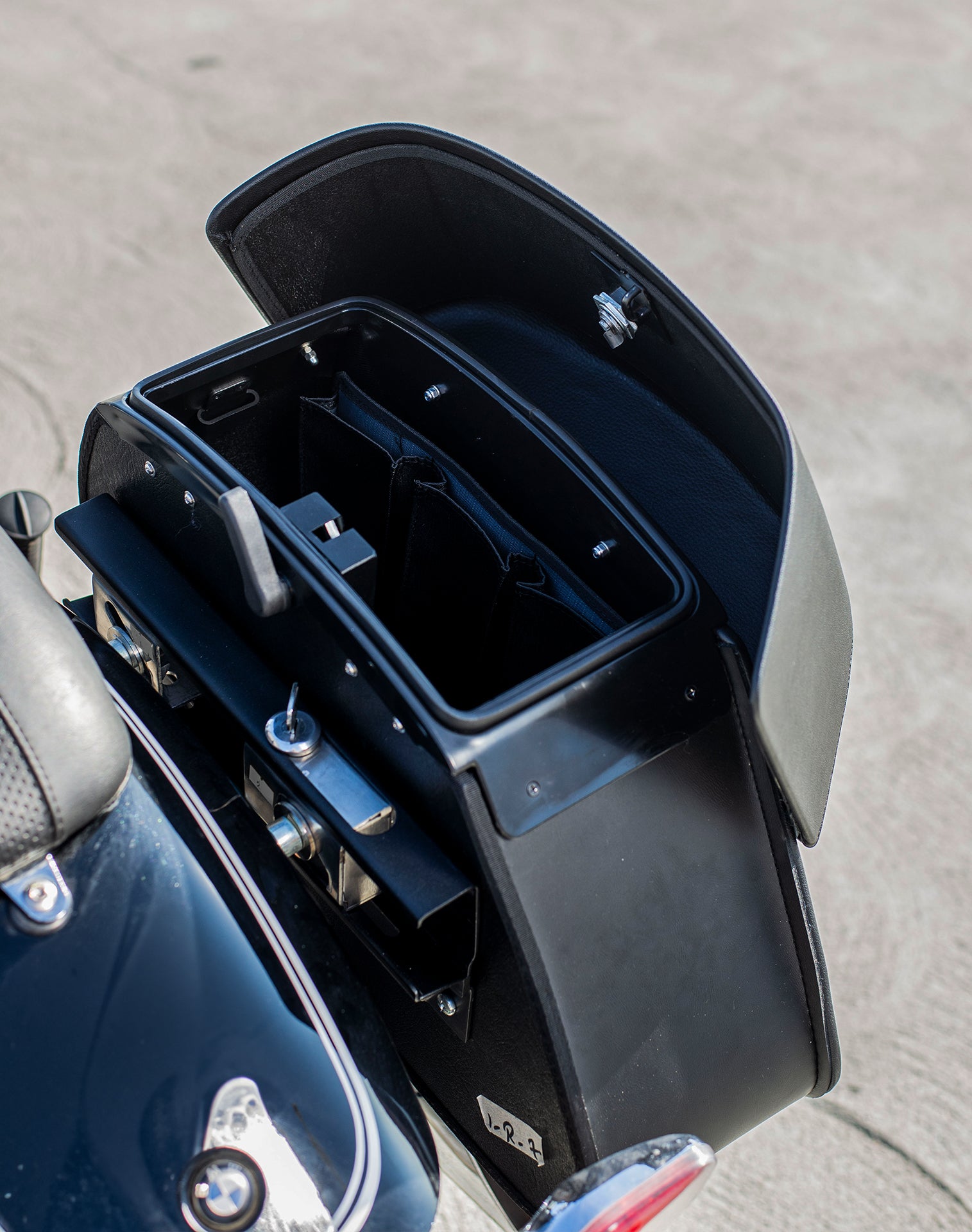 28L - Baelor Medium BMW R18 Motorcycle Saddlebags v3