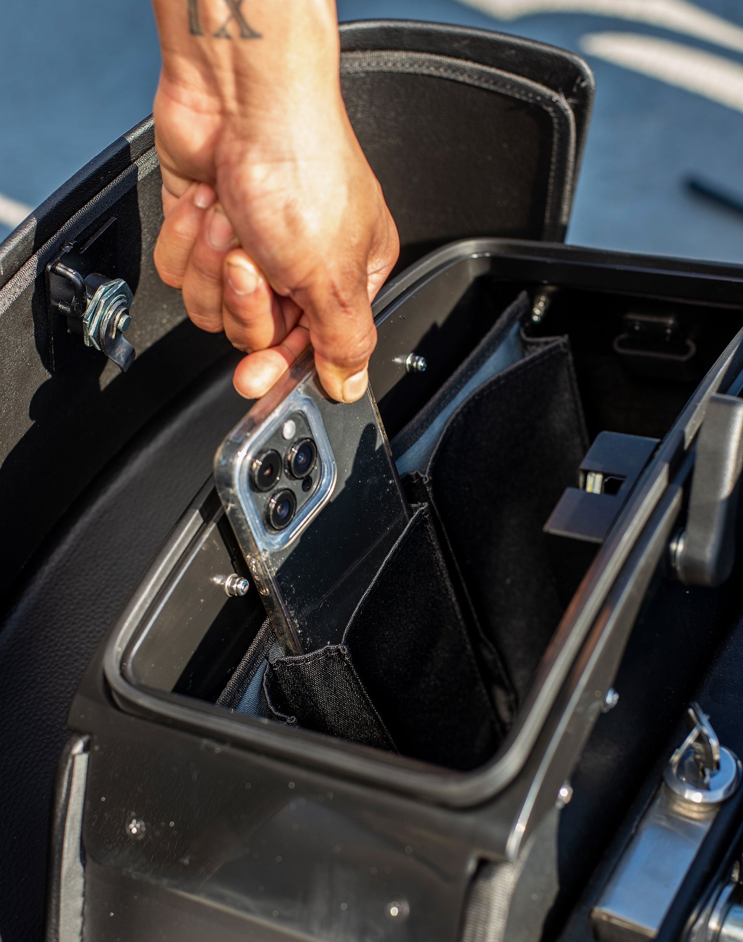 28L - Baelor Medium BMW R18 Motorcycle Saddlebags v4