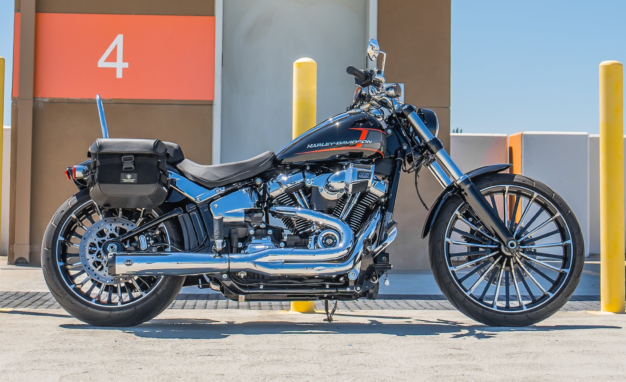 10L - Incognito Quick Mount Small Harley Softail Breakout FXBR/S Solo Saddlebag (Right Only) Lifestyle @expand