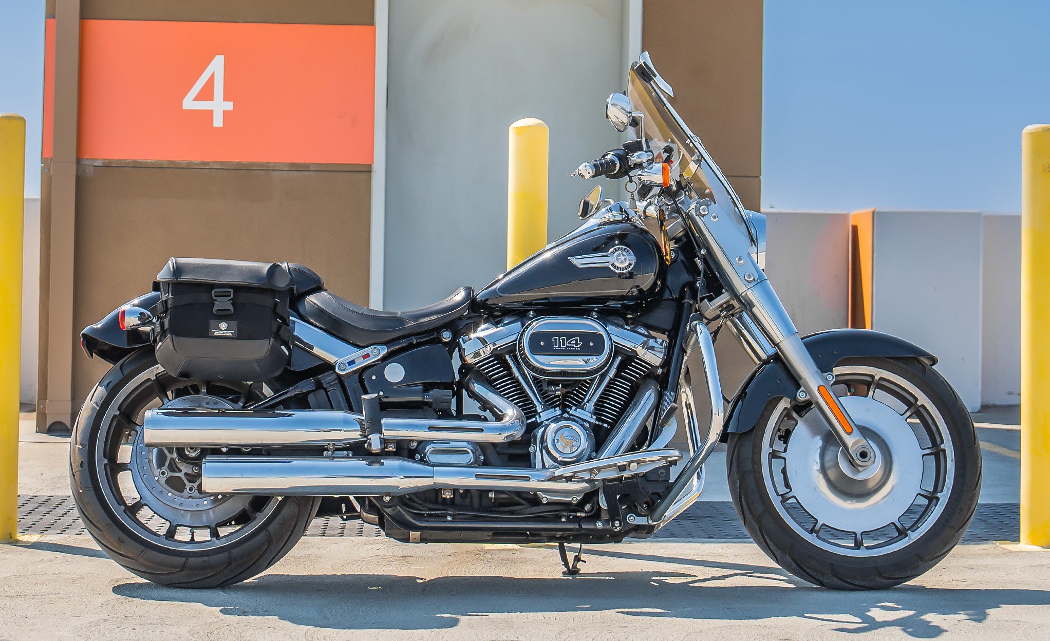 10L - Incognito Quick Mount Small Harley Softail Fat Boy FLFB/S Solo Saddlebag (Right Only) @expand