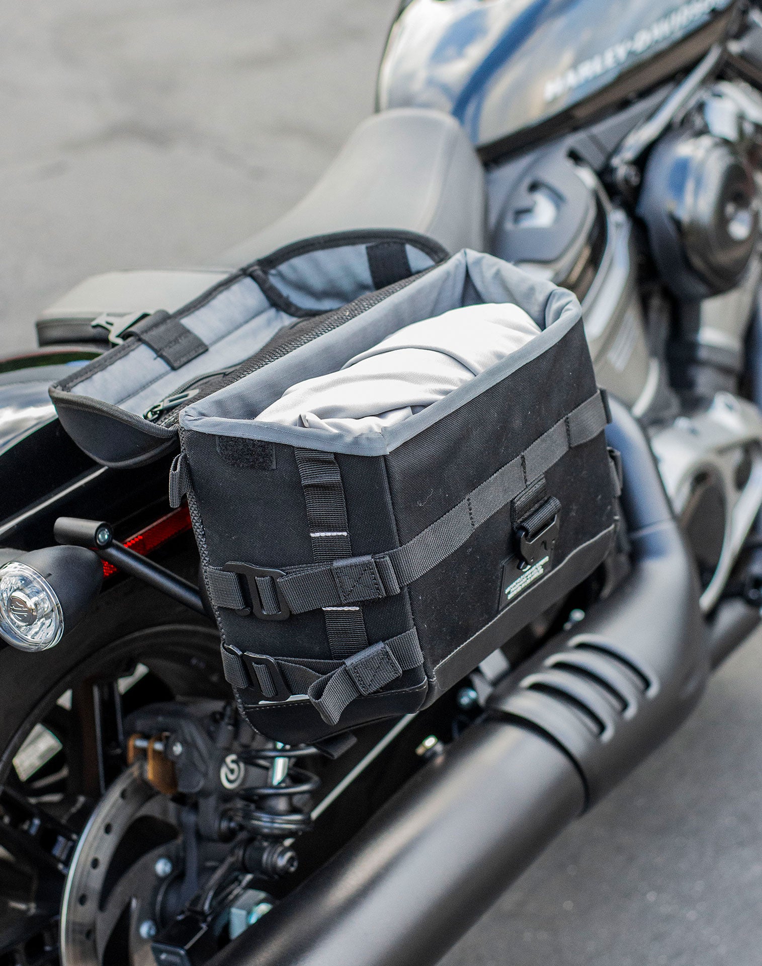 10L - Incognito Quick Mount Small Harley Sportster Nightster RH975/S Solo Saddlebag (Right Only) v4