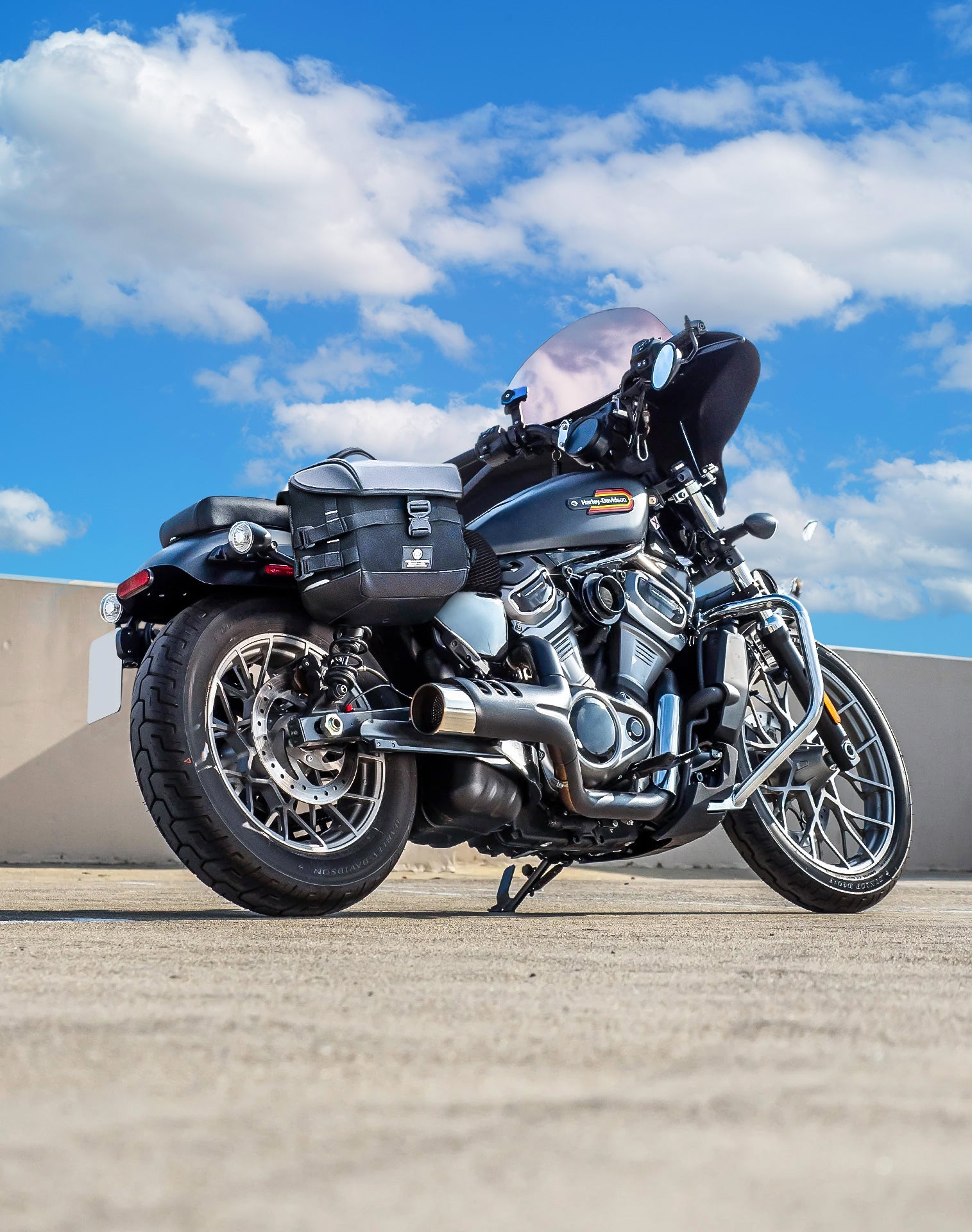 10L - Incognito Quick Mount Small Harley Sportster Nightster RH975/S Solo Saddlebag (Right Only) v1