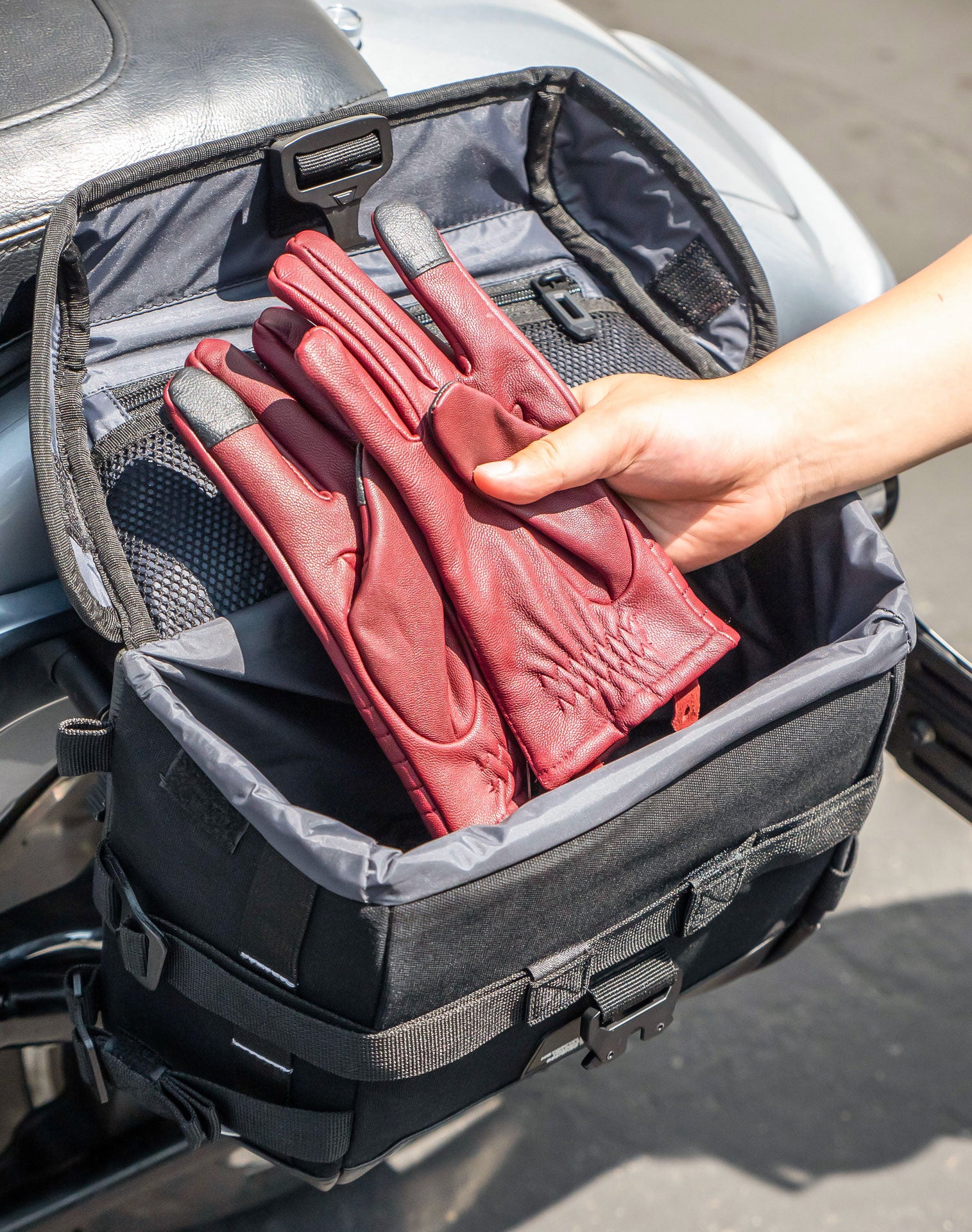 10L - Incognito Quick Mount Small Honda Shadow 750 Aero Solo Saddlebag (Left Only) Lifestyle