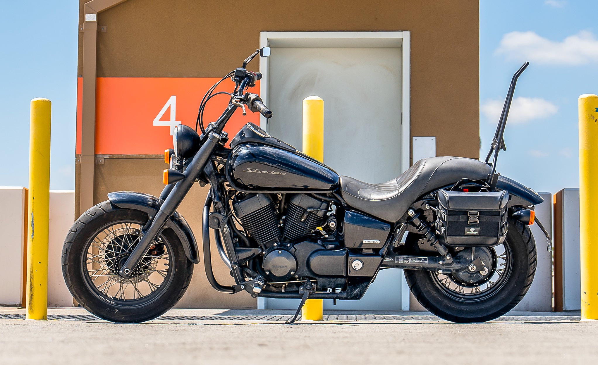 20L - Incognito Quick-Mount Small Honda Shadow 750 Phantom Saddlebags Life Style Photo @expand