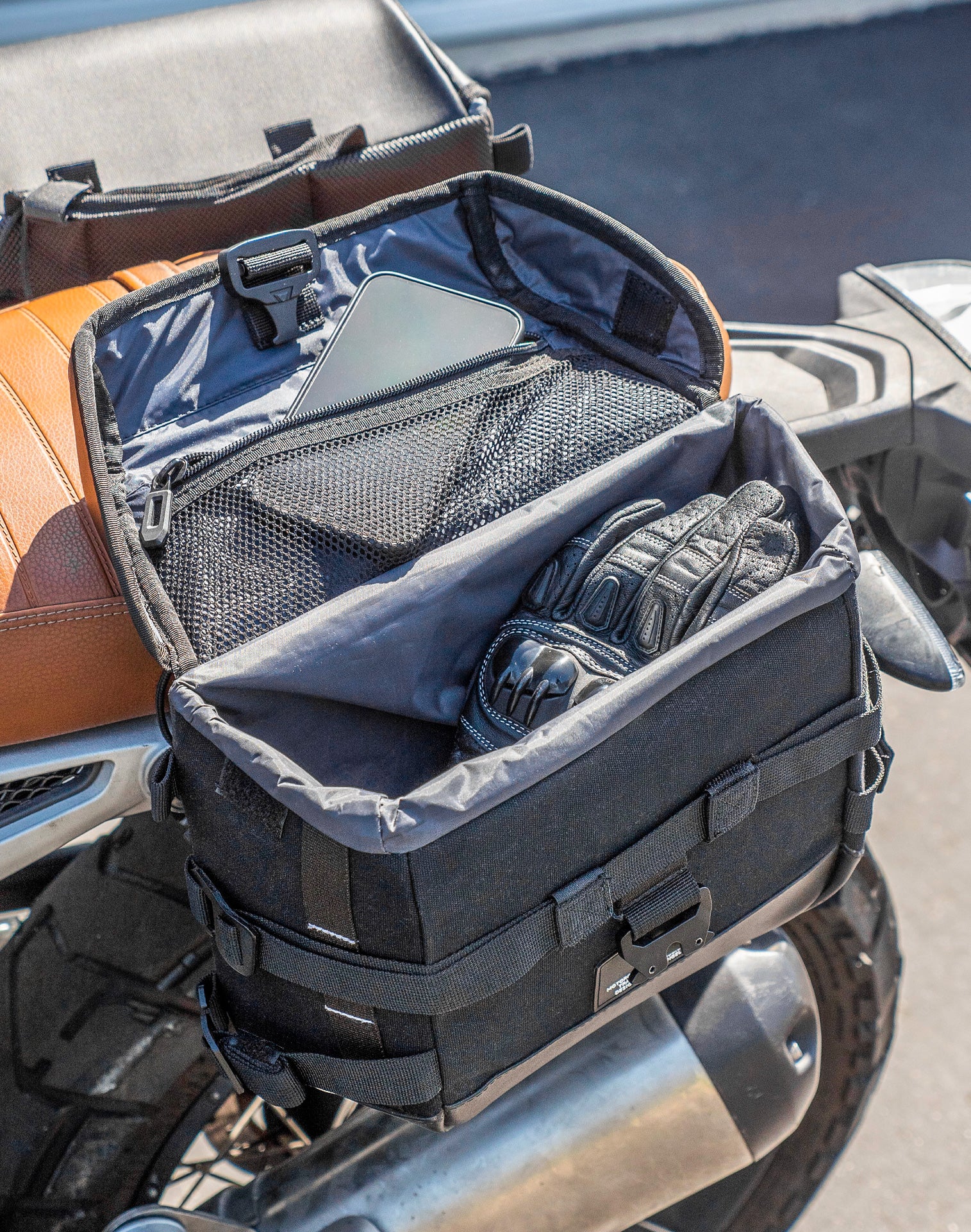 10L - Incognito Quick Mount Small BMW R nineT Pure/Racer/GS 2014+ Solo Saddlebag (Left Only) v4